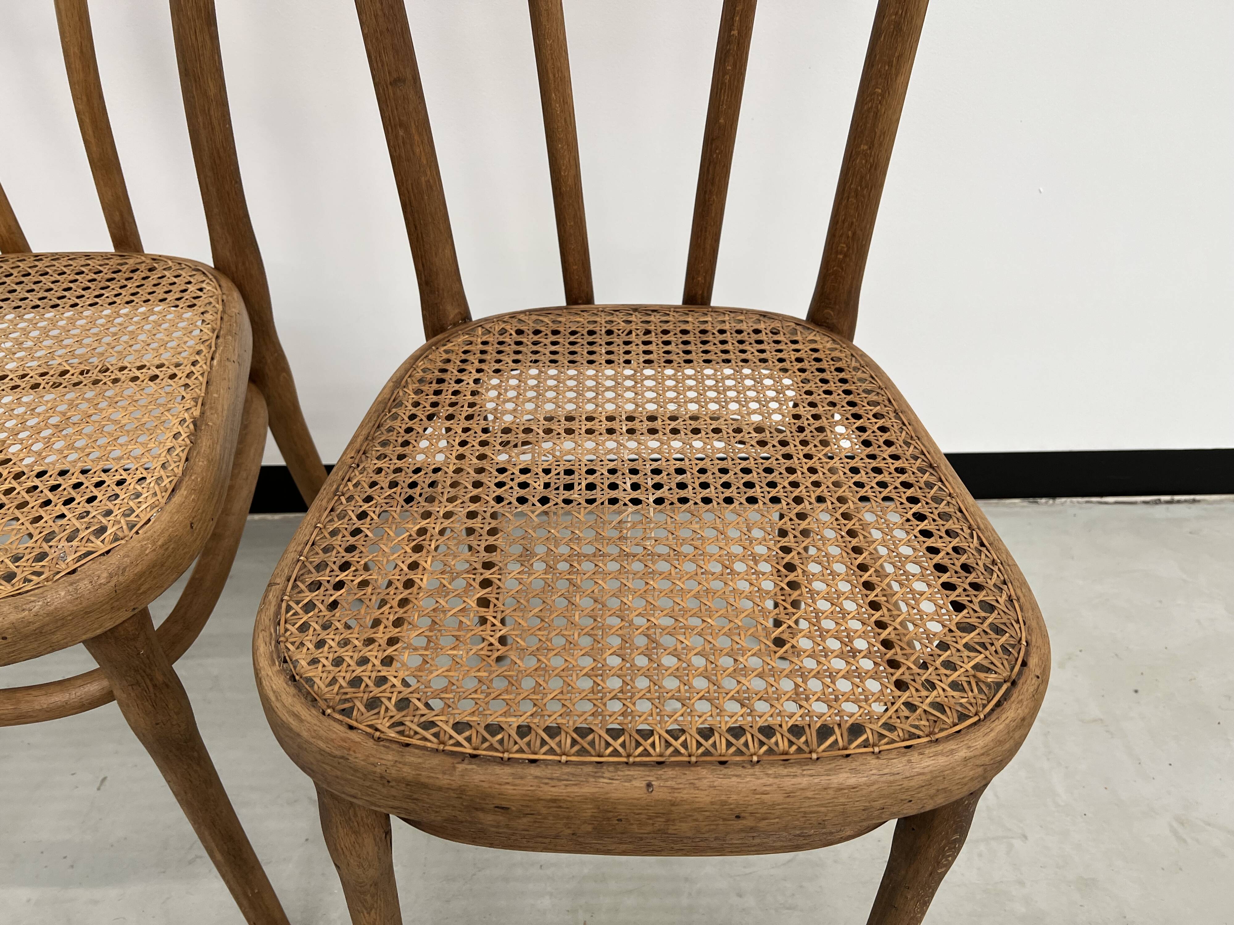 Duo de chaises bistrot anciennes Thonet avec estampille