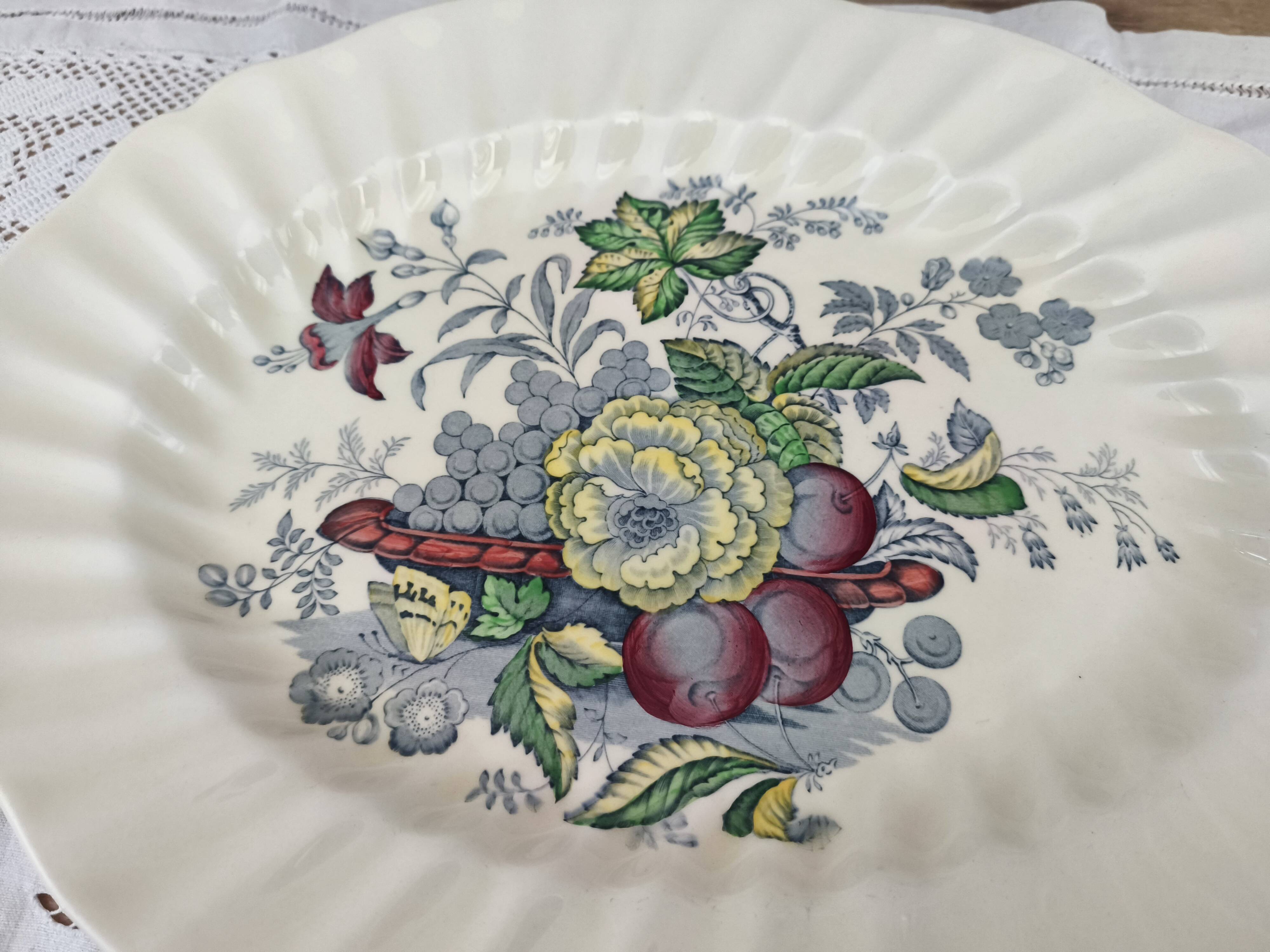 Large oval dish Royal Doulton model The Kirkwood