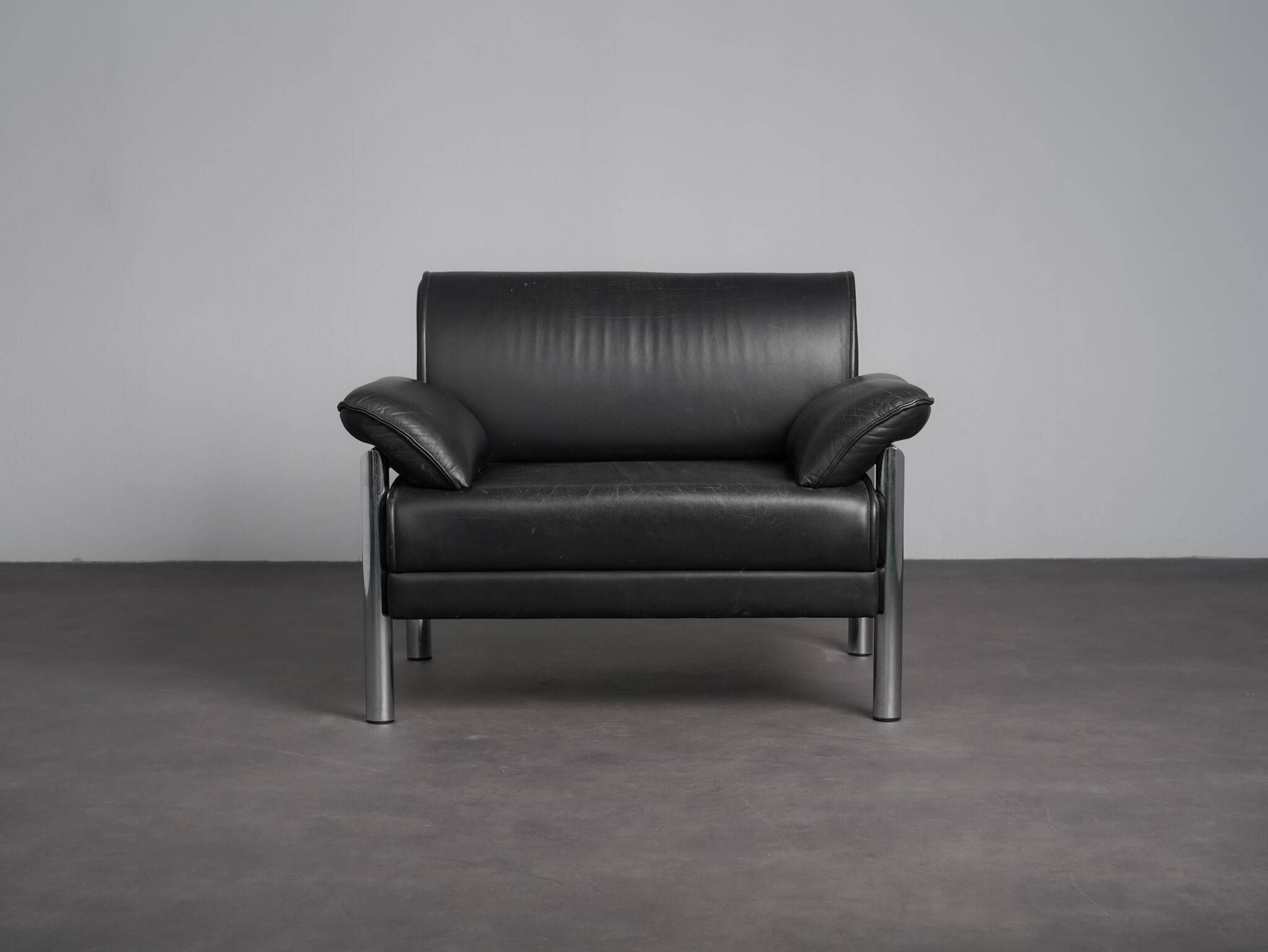 Leather and chrome lounge chair, Italy, 1990s