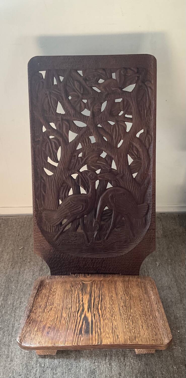 Chaise vintage à palabre en bois sculpté
