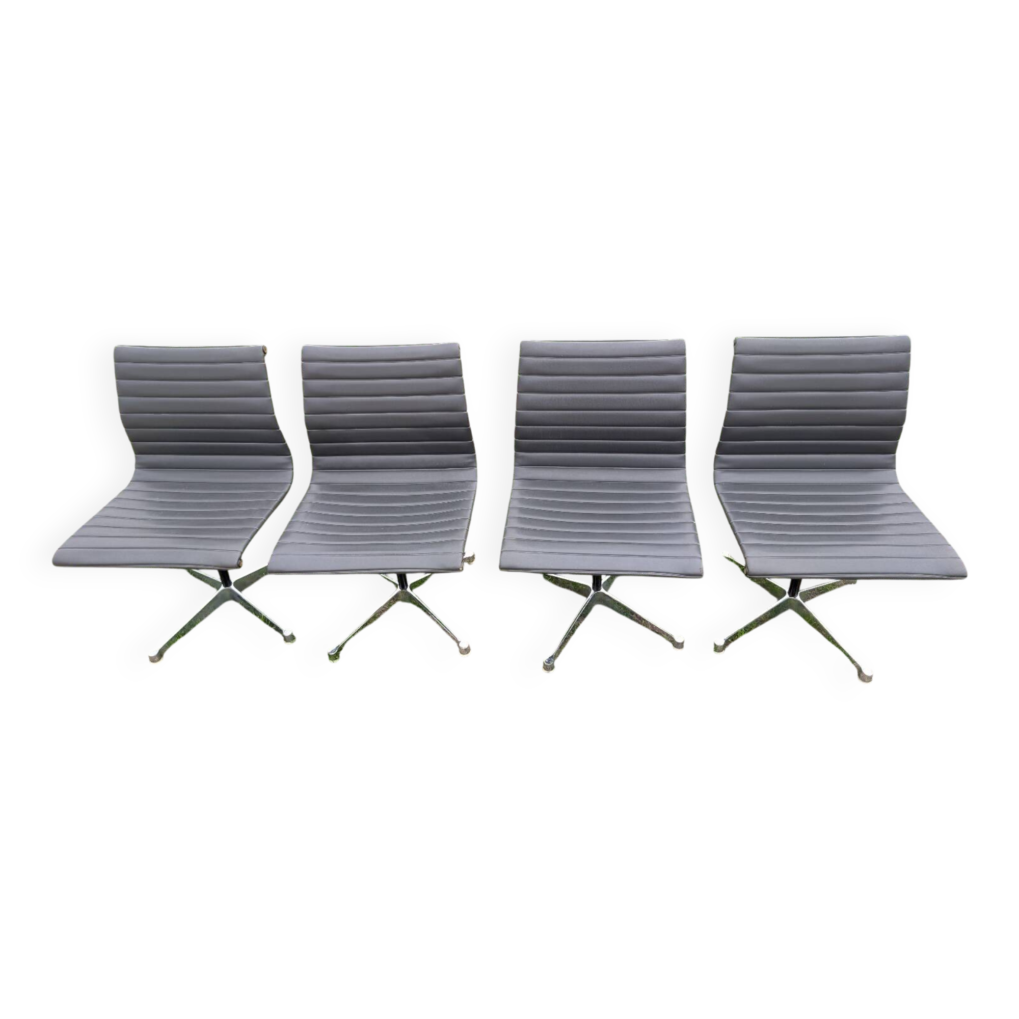 4 Herman Miller chairs designed by Charles Eames