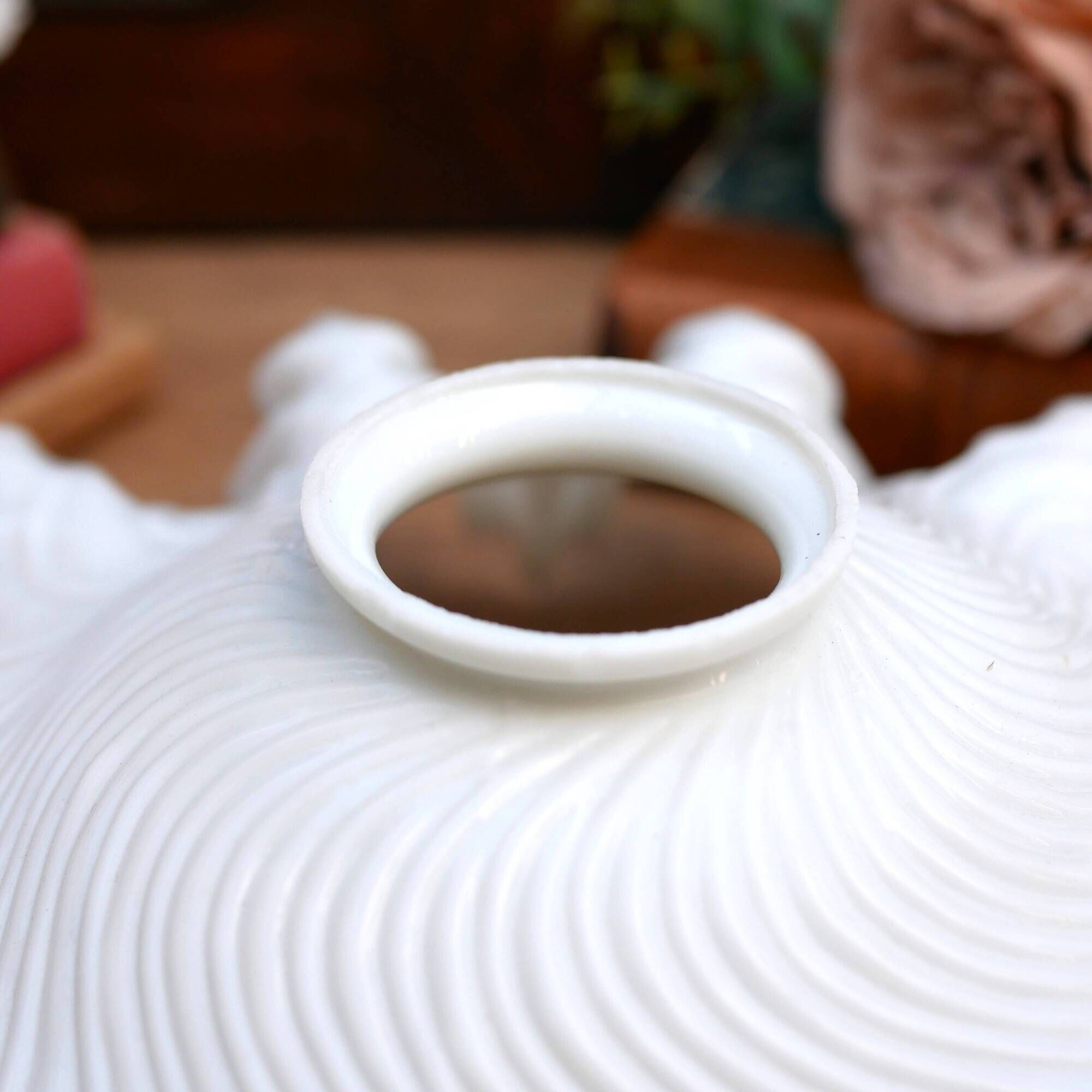 Abat-jour Art déco en verre blanc laiteux cannelé/style mouchoir avec bordure