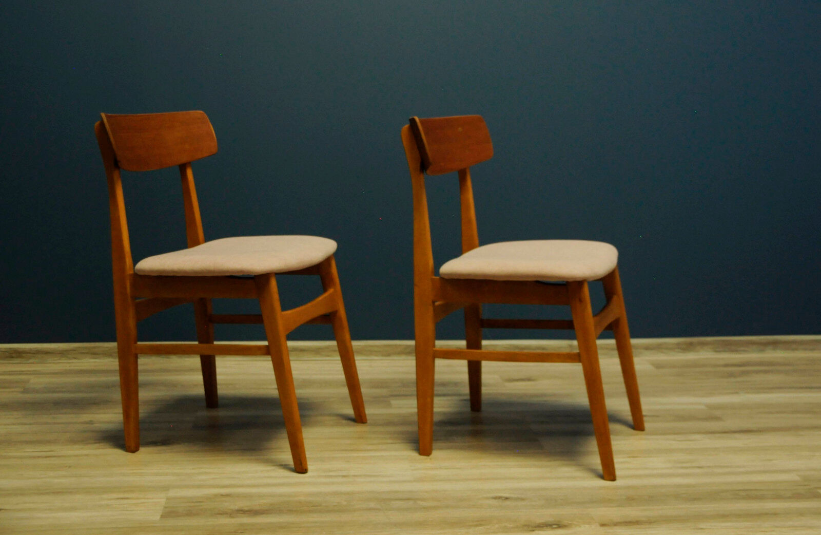 Set of 2 vintage chairs