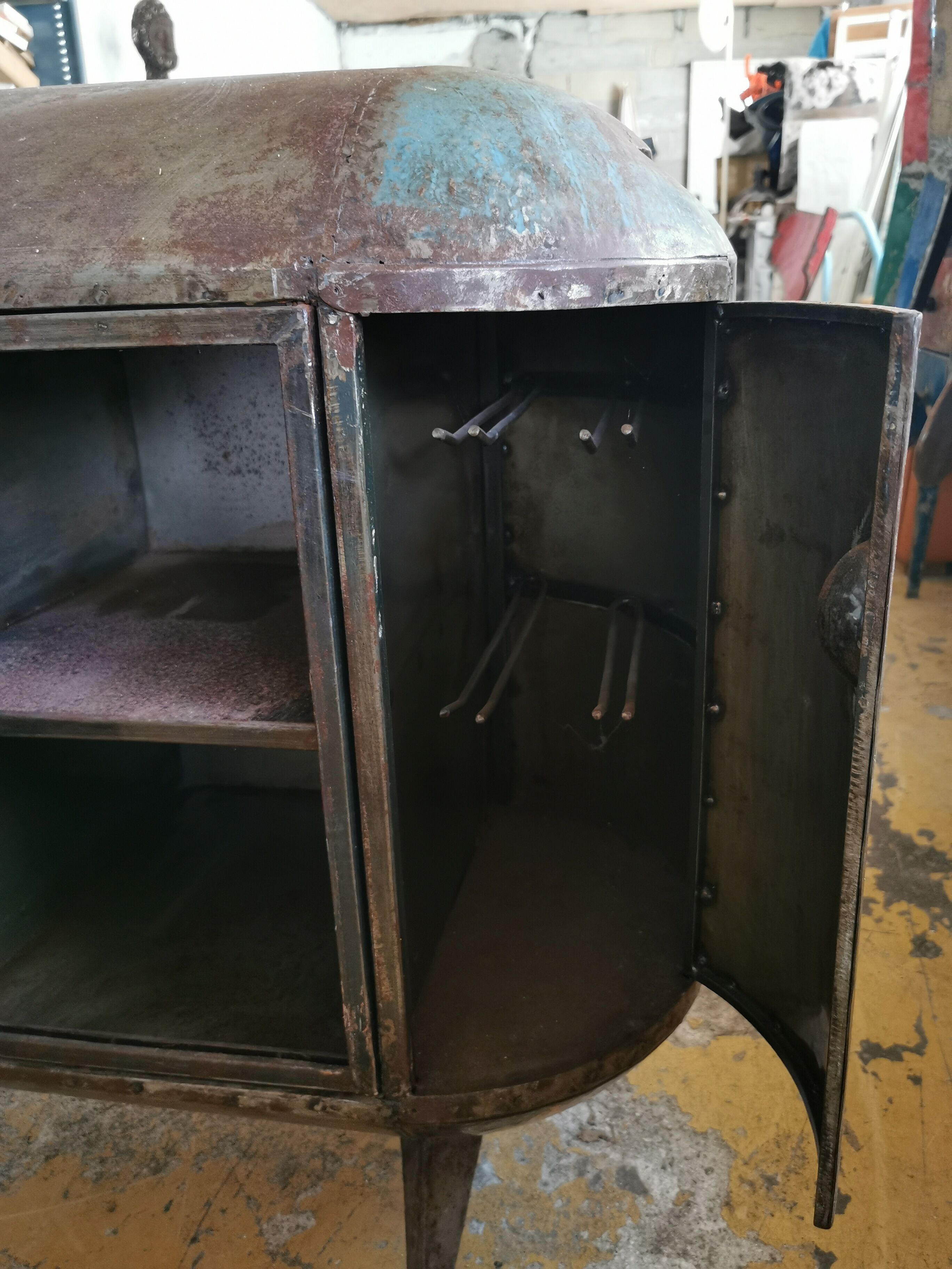 Bar, buffet design industriel signée hamed ouattara