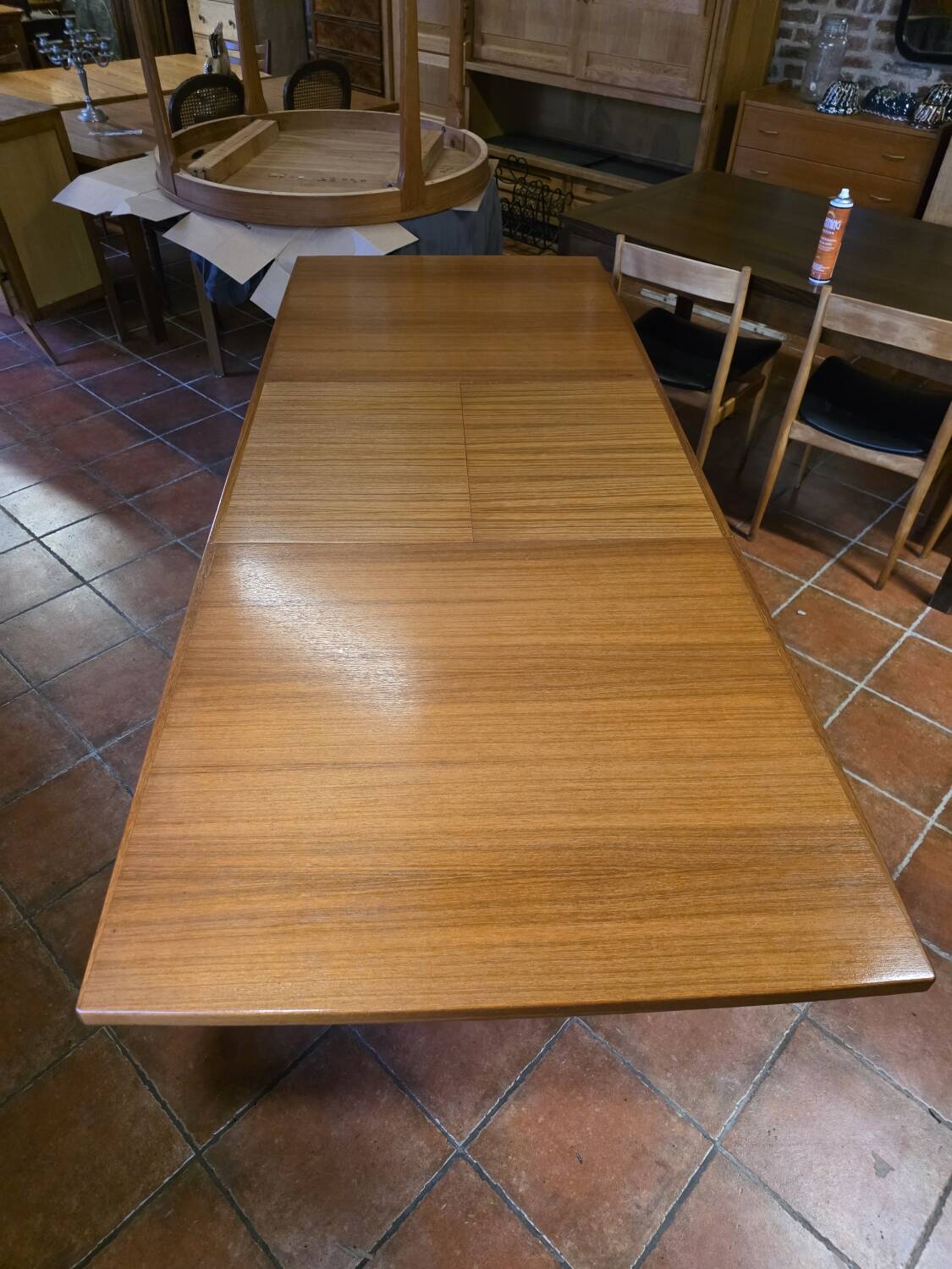Table scandinave galbée extensible papillon en teck années 60