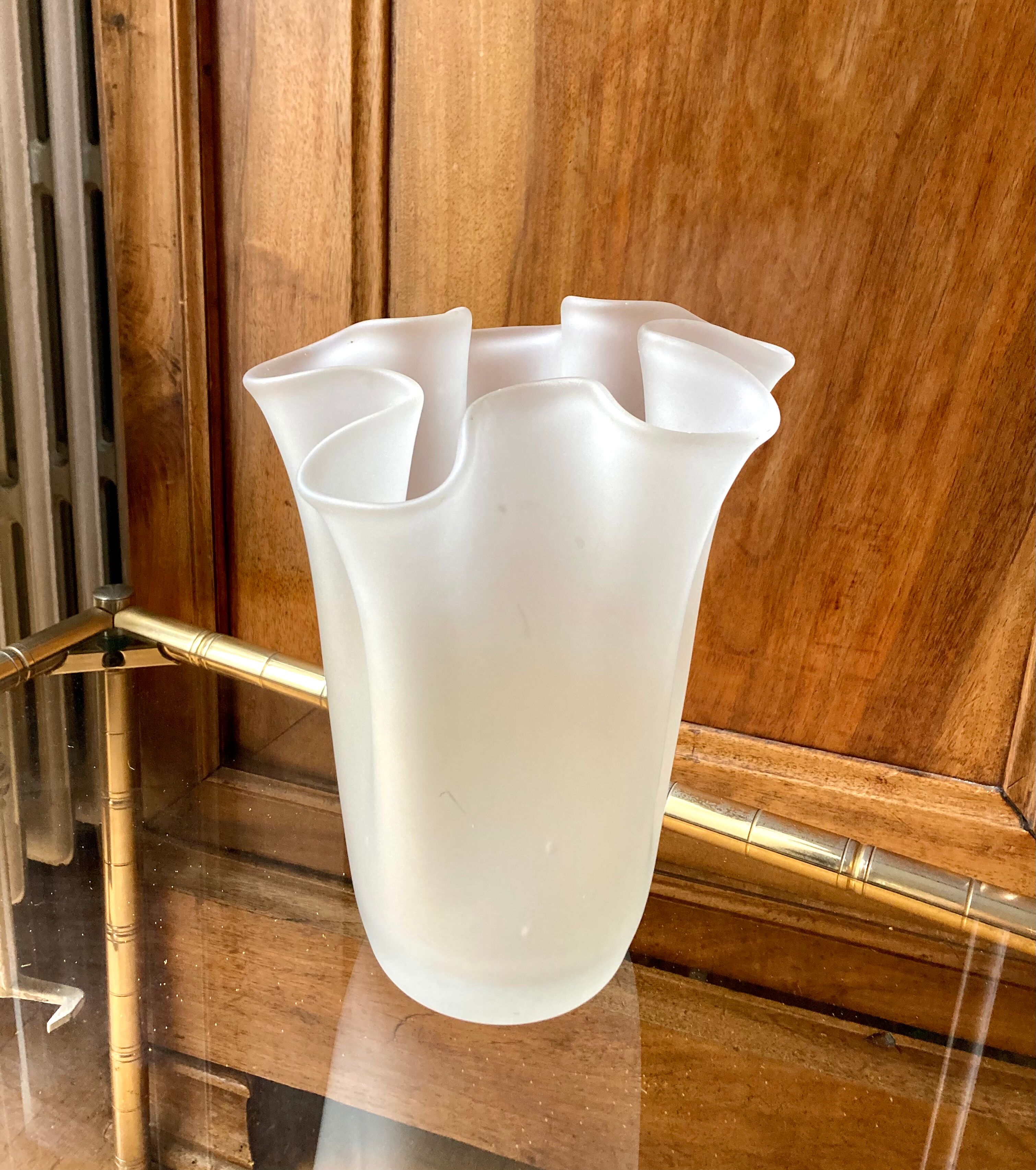 Vintage handkerchief vase made of glass paste