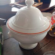 Very rare complete table service of 40 pieces – "Bistrot" model by Jacques Lobjoy for Auteuil porcelain, circa 1970.
