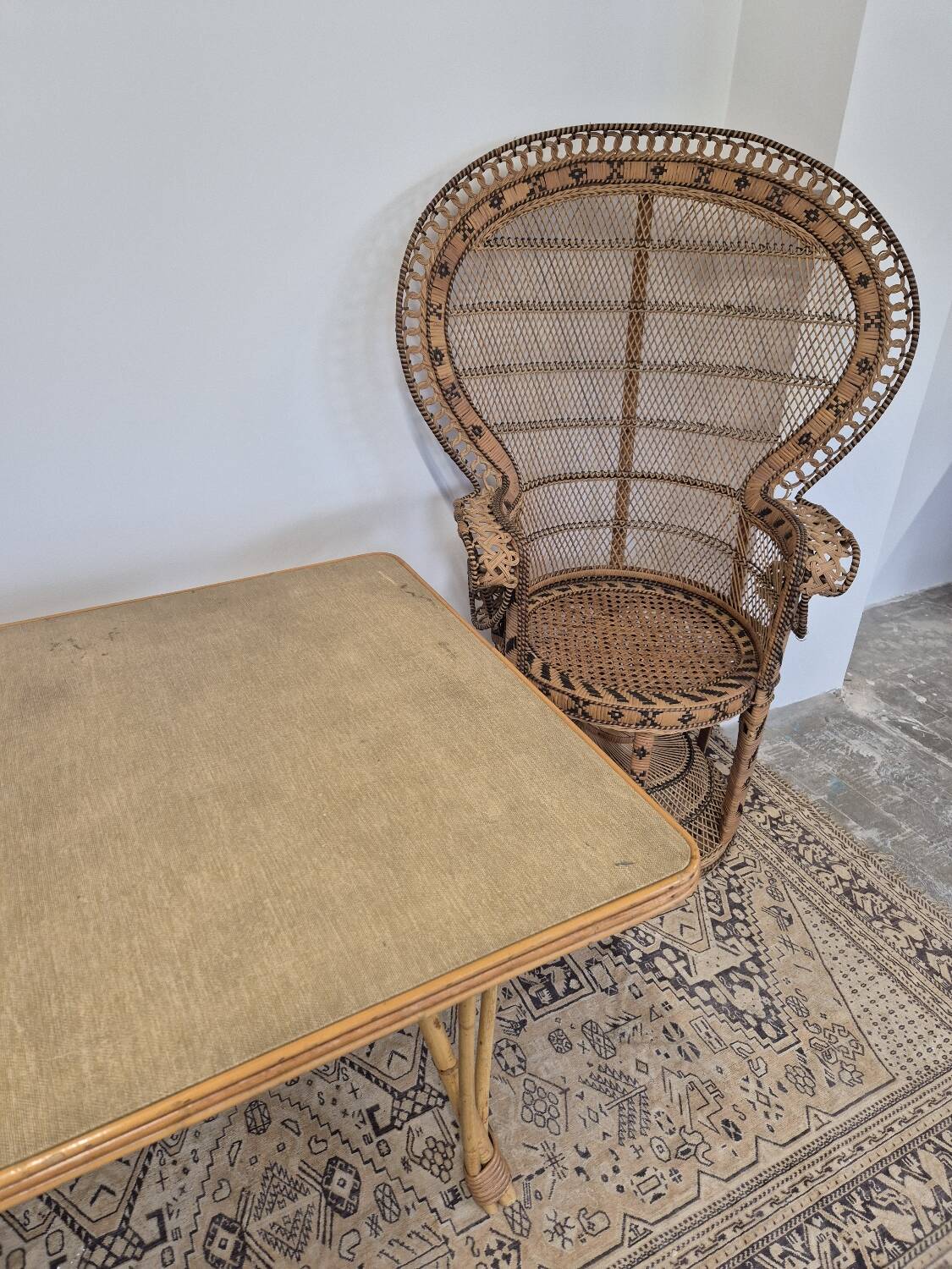 Fauteuil Emmanuelle "Peacock" vintage en rotin