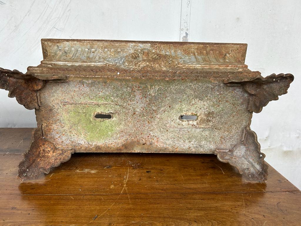 Pair of cast iron planters of the nineteenth century - planter