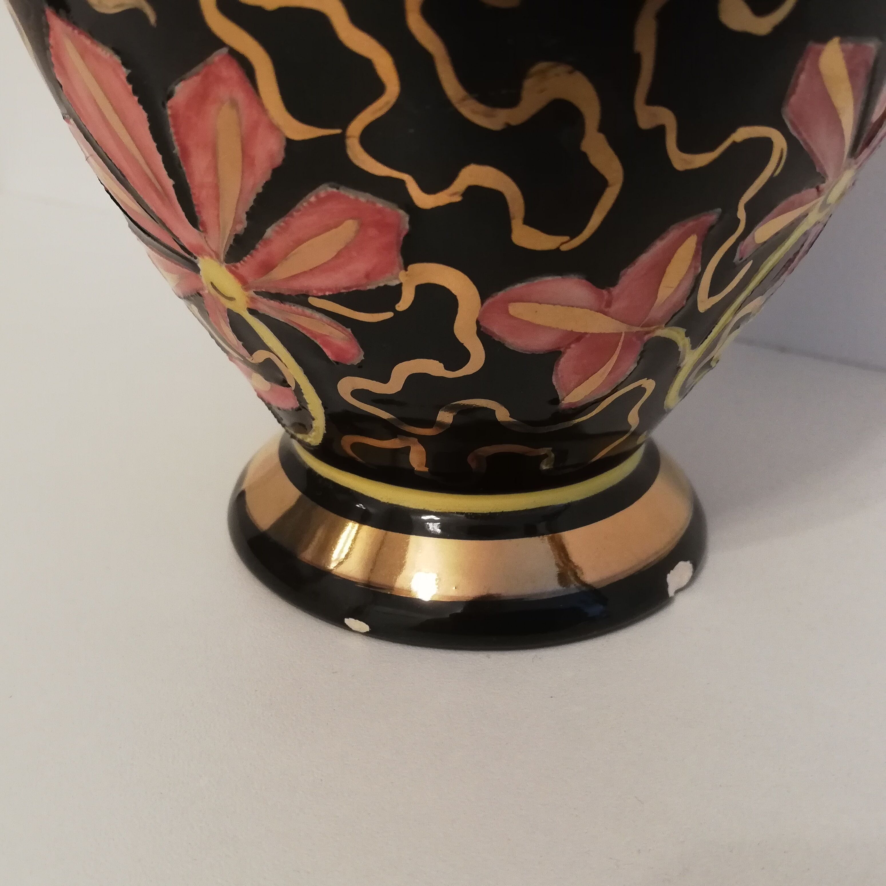 Monaco vase with floral decoration