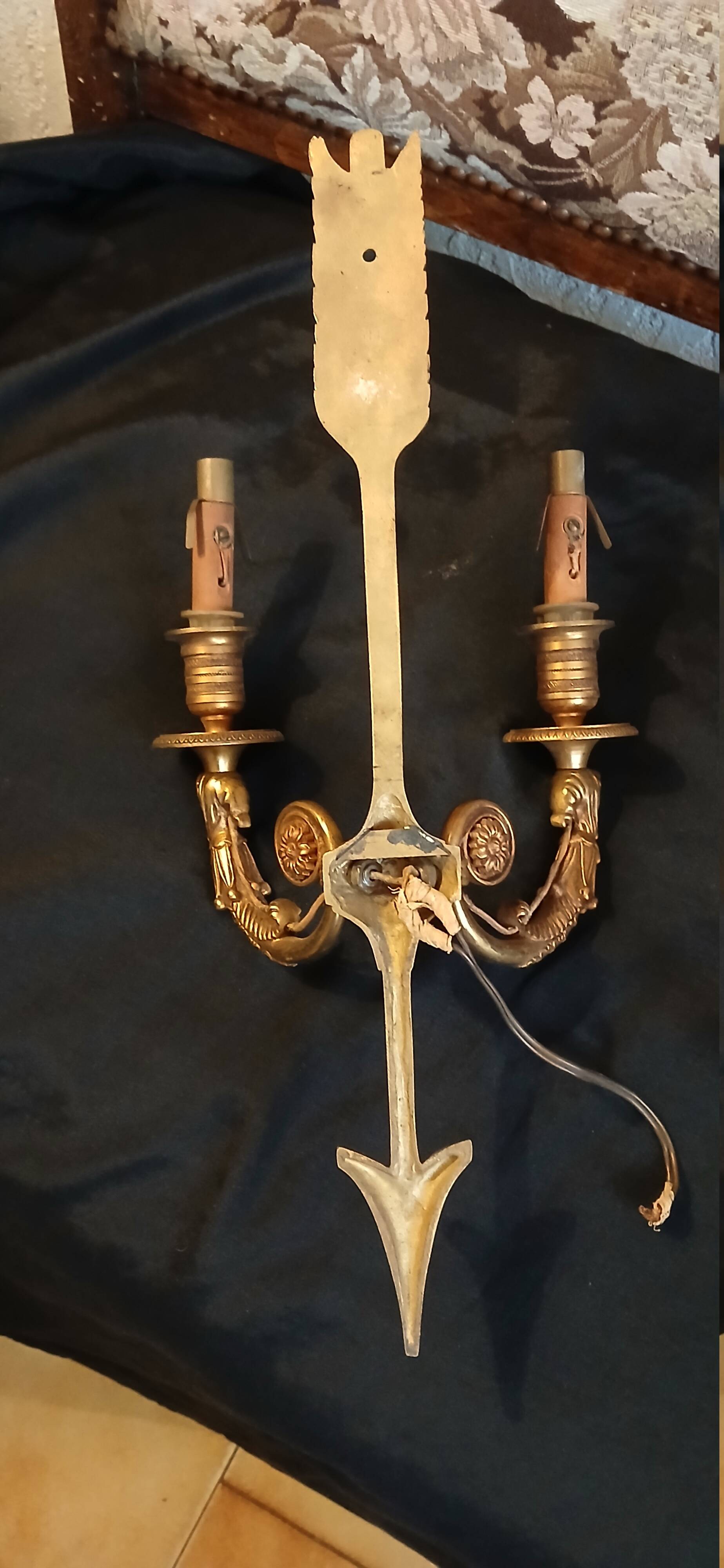 Paire d'appliques en bronze doré style empire.