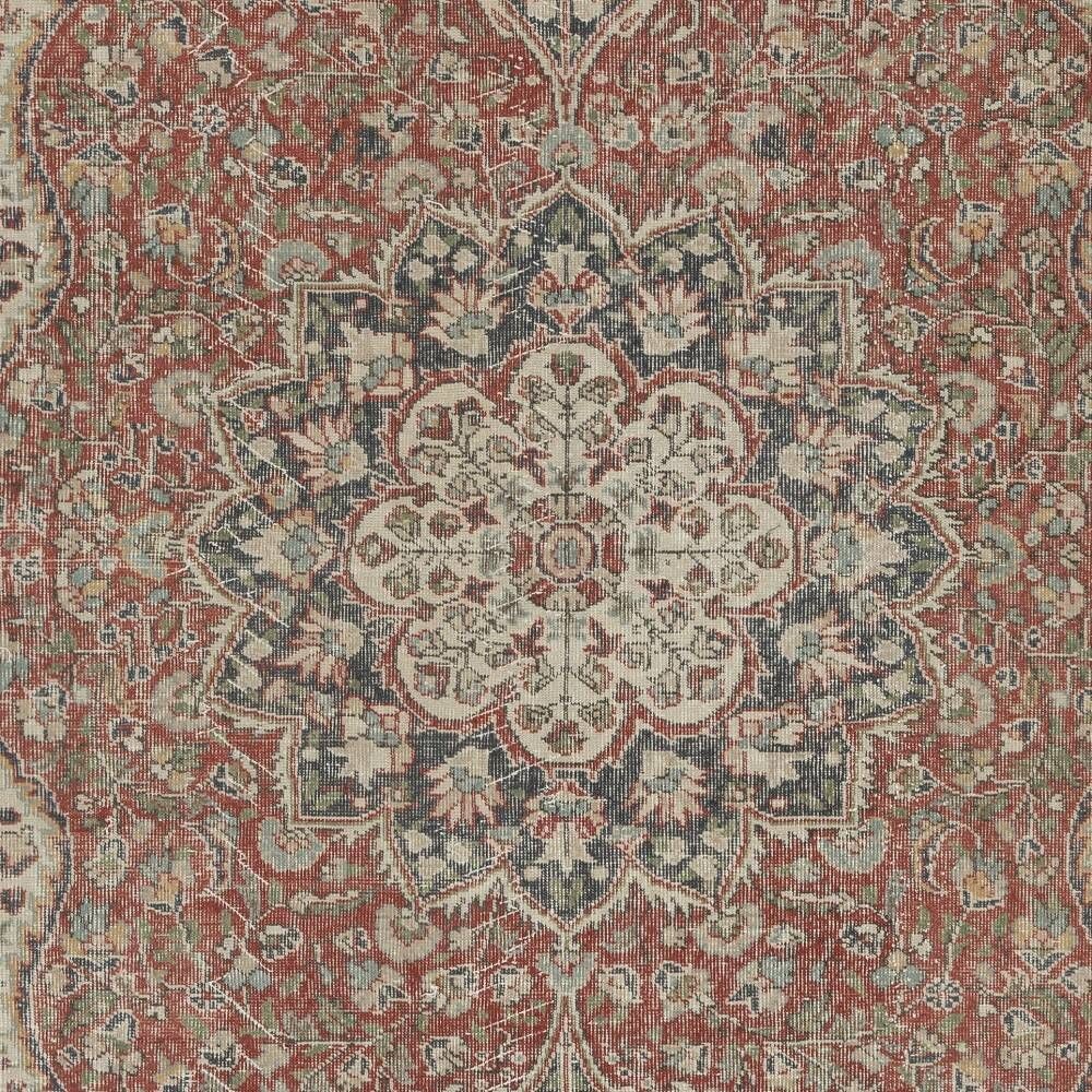 Vintage Turkish Red Area Rug for Living Room Decor. Hand-knotted Wool Carpet with Medallion Design