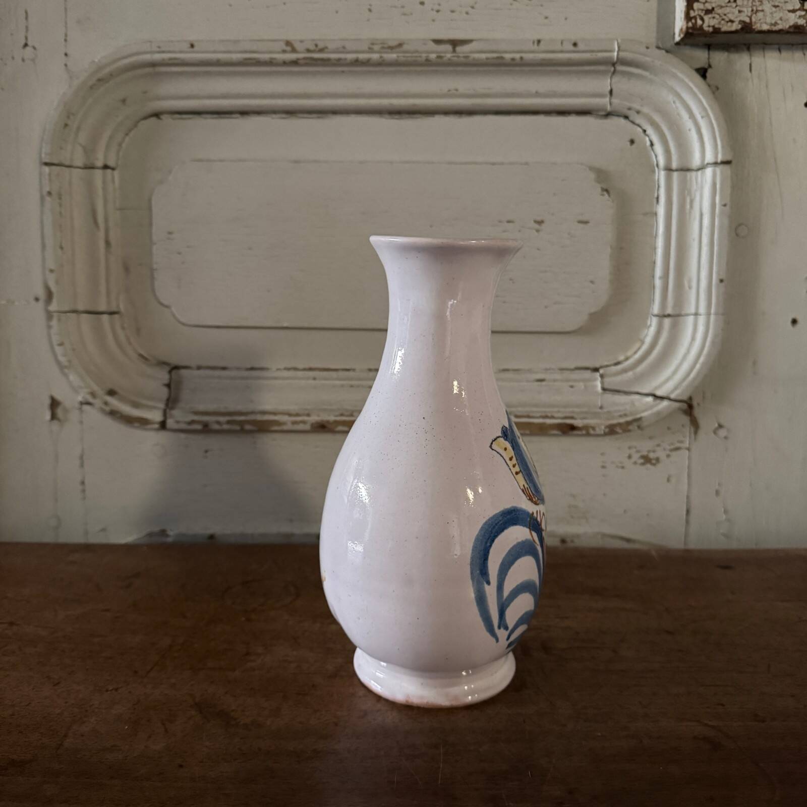 Vase en faïence de Nevers XVIIIe décor floral fond blanc