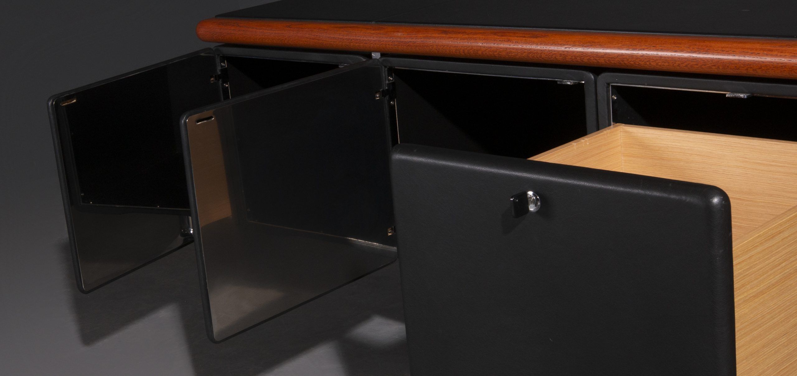 Sidbeoard by Warren Platner for Knoll International