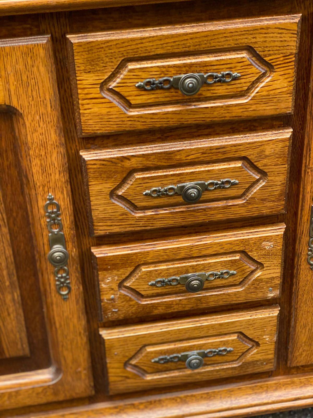 English sideboard with 2 doors and 4 drawers in solid wood 130cm