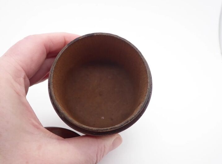 Round wooden box