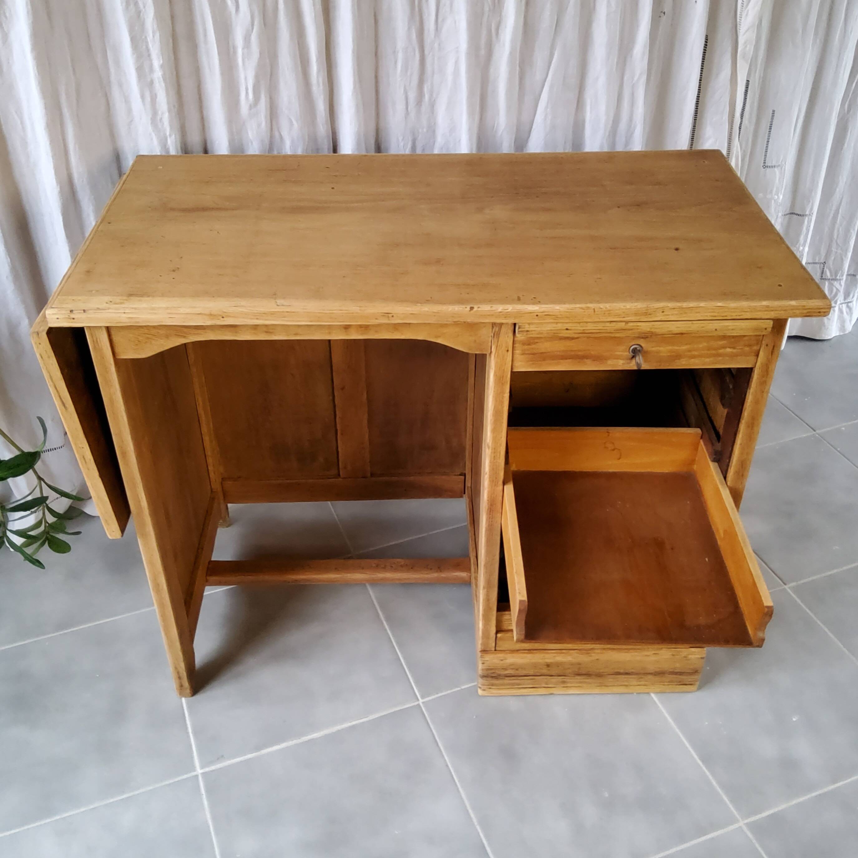 40s/50s desk with curtain