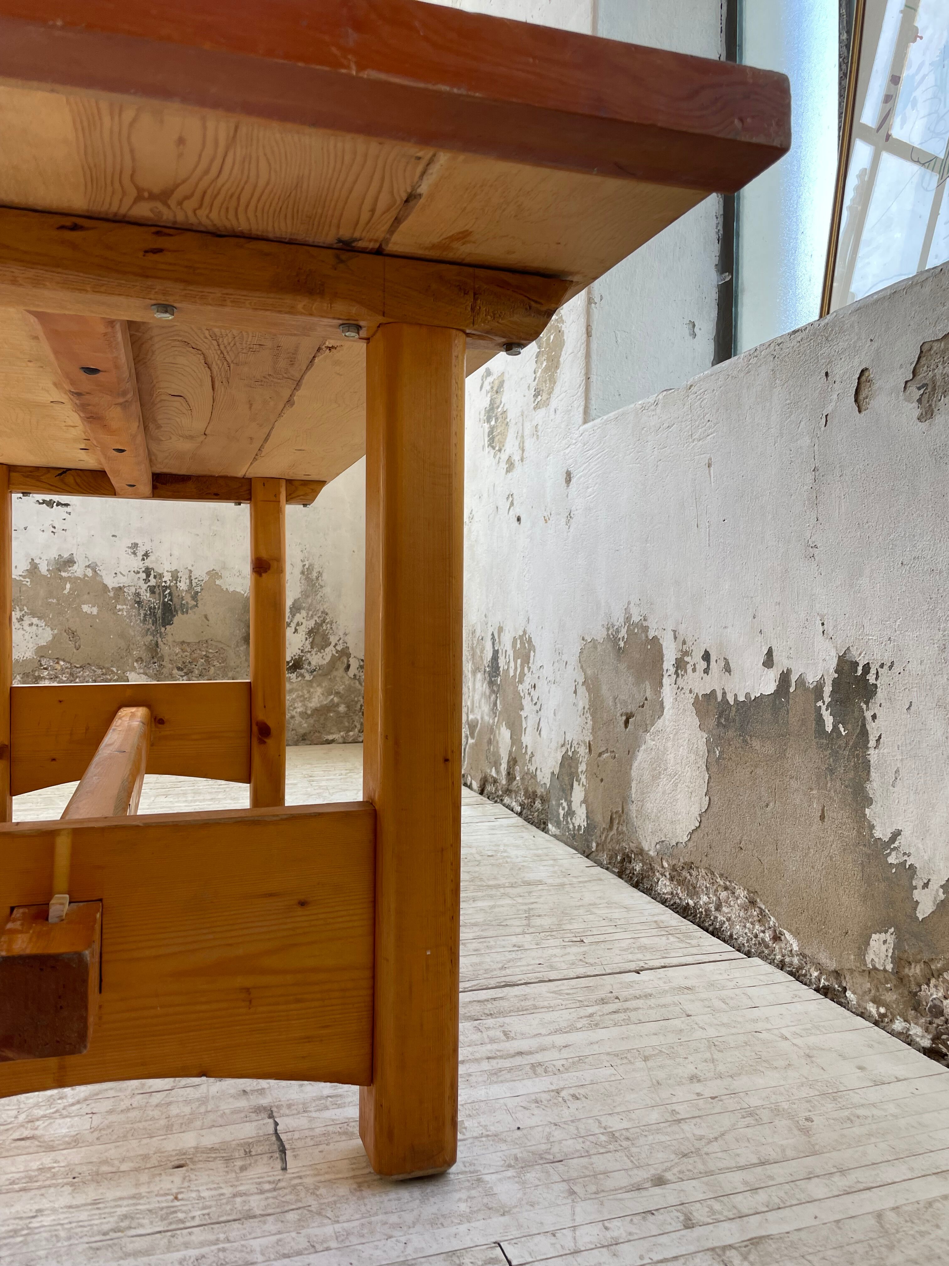 Mountain furniture table in pine 2m