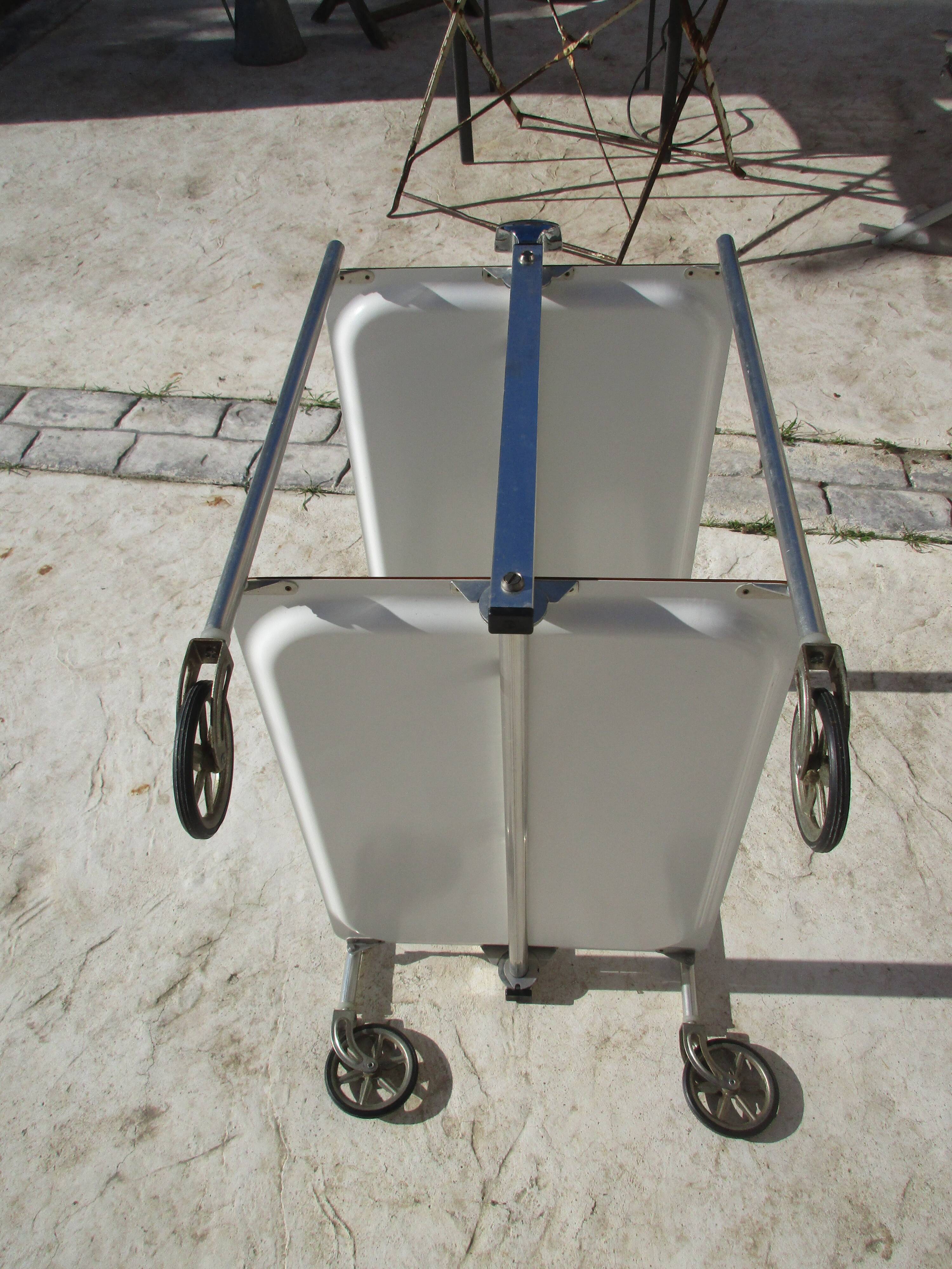 Roller folding extra table