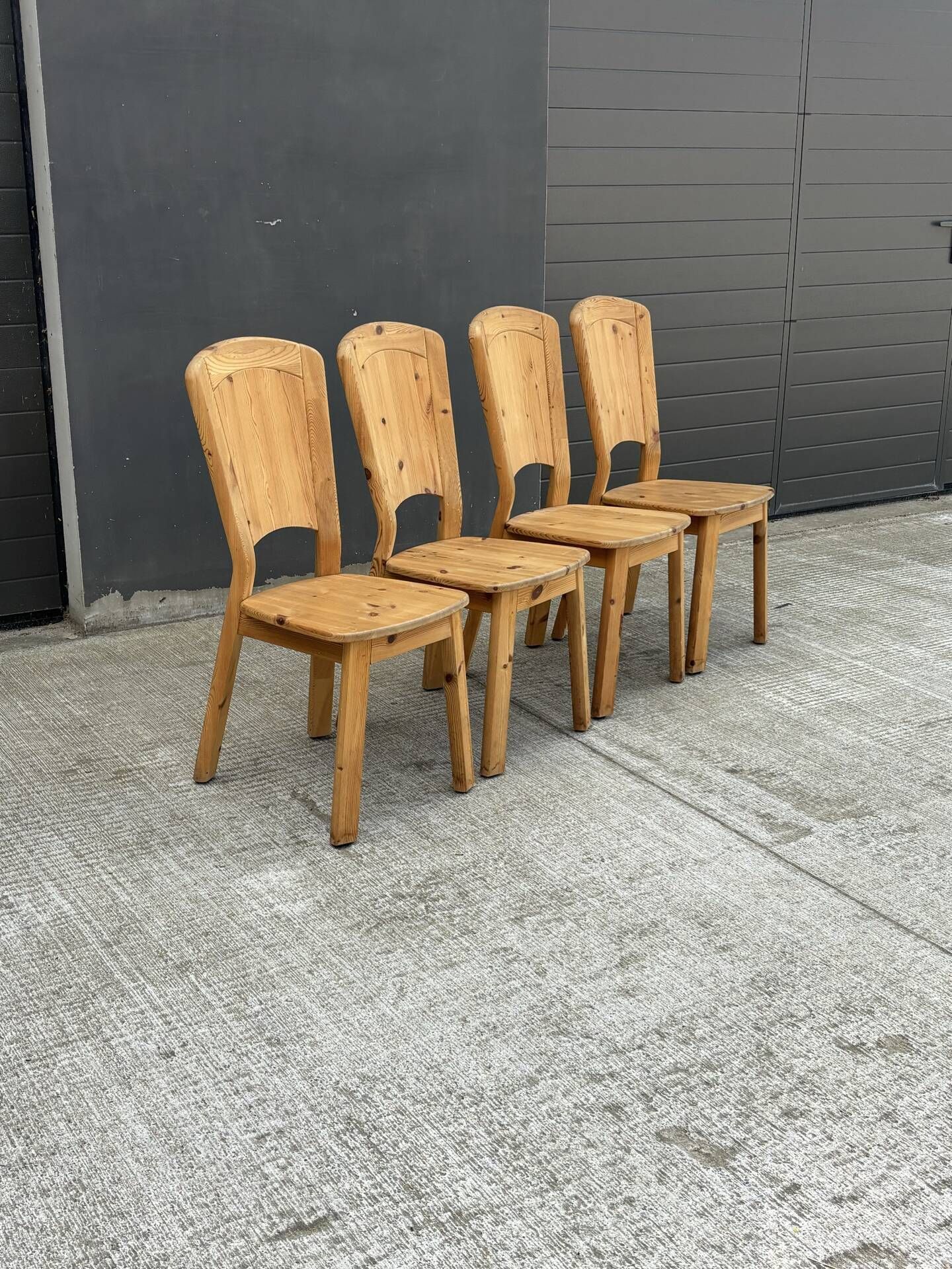 Ensemble de 4 chaises vintage en pin massif
