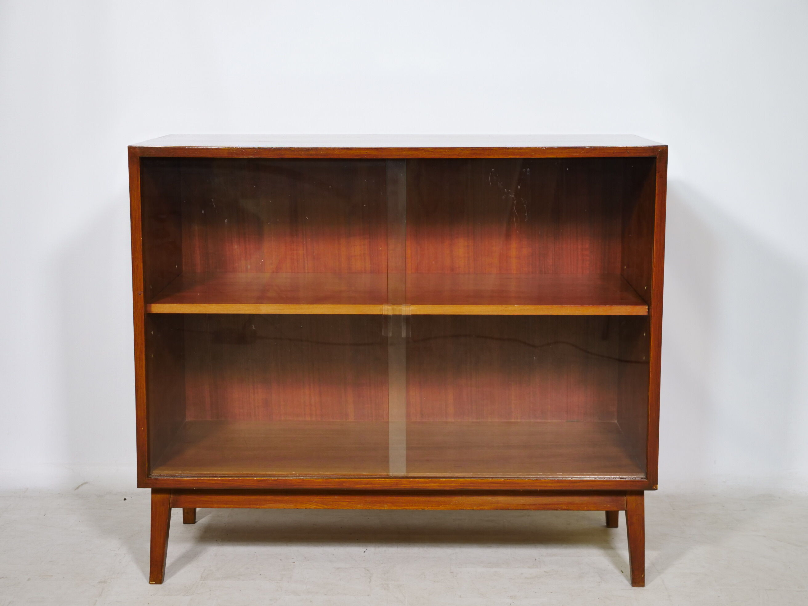 Buffet vitrine en teck des années 1960