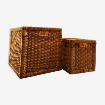 Two baskets in brown rattan braided fine varnished. These baskets are handmade with materials