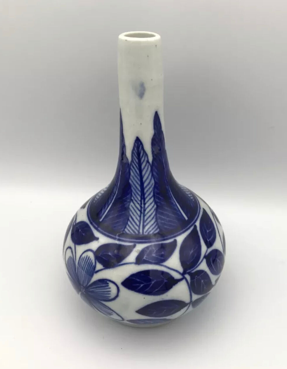 Old vase soliflore porcelain with floral decoration blue asia 18 cm