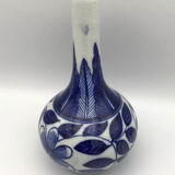 Ancien vase soliflore en porcelaine à décor floral bleu d’asie 18 cm