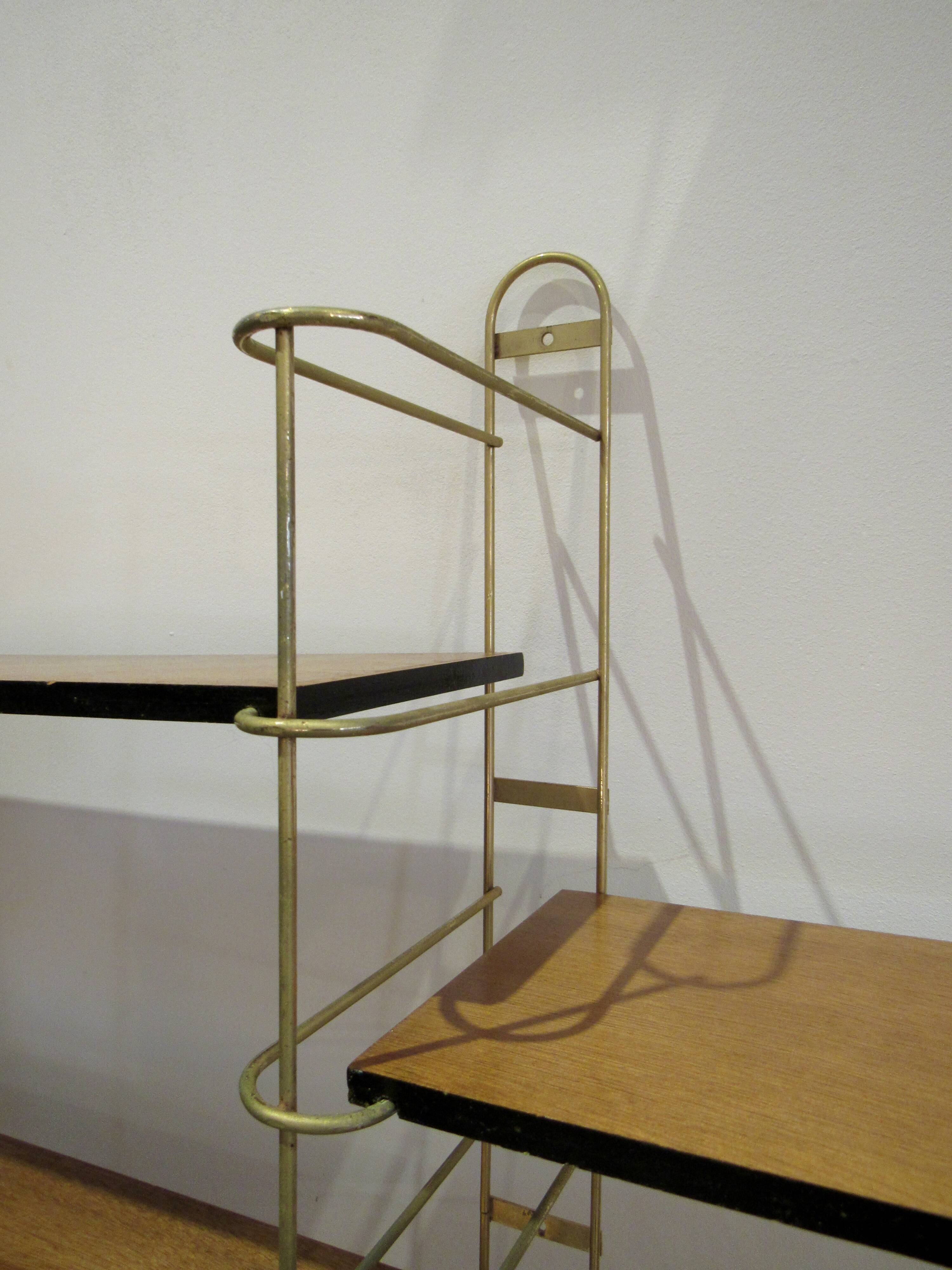 Etagère murale modulable en métal doré et bois