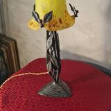 Lampe fer forgé style Brandt  40x17 tulipe jaune pate verre