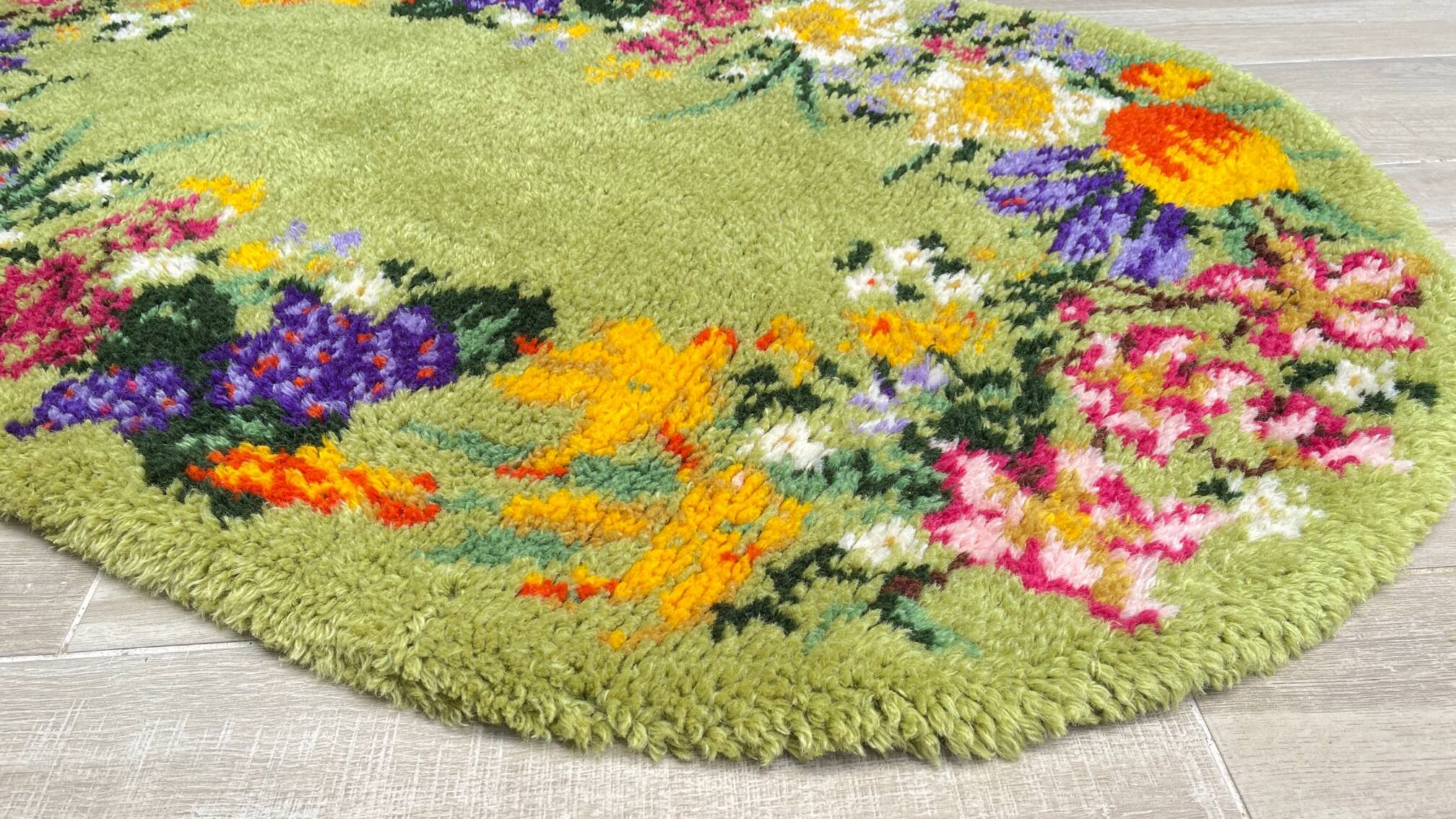 Oval rug from the 70s in pure wool 144x88cm