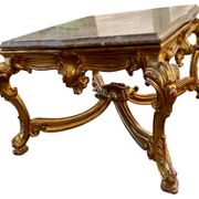 Table de milieu en bois doré table basse Louis XVI