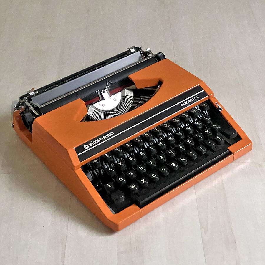 Machine à écrire Silver Reed vintage 70's