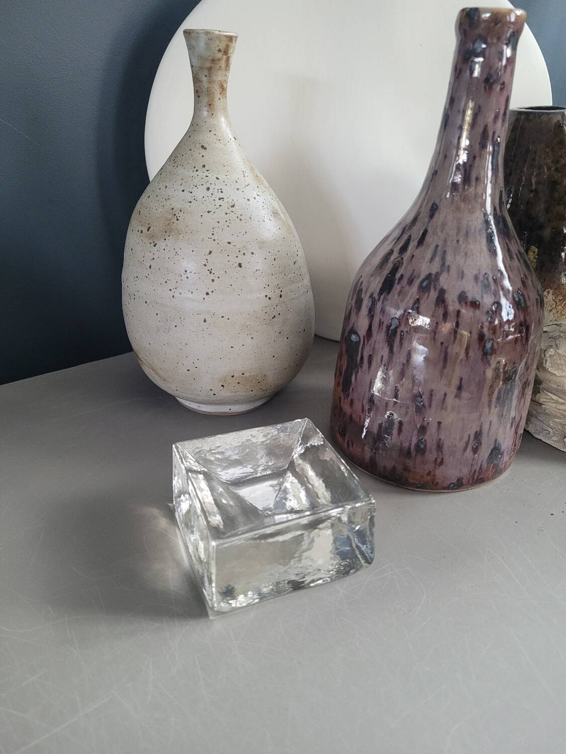 Molded glass pocket emptier