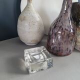 Molded glass pocket emptier