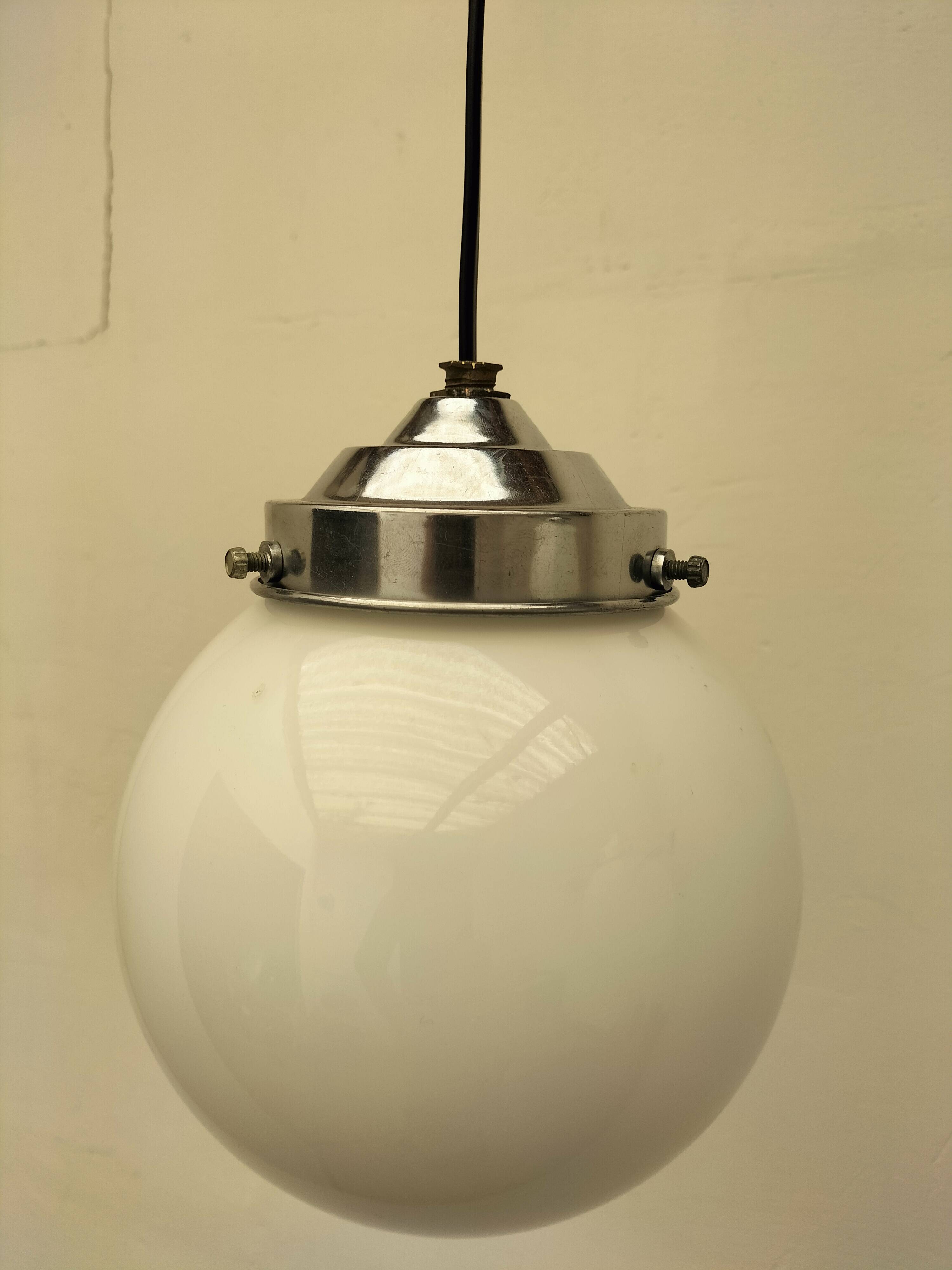 Opaline ball suspensions