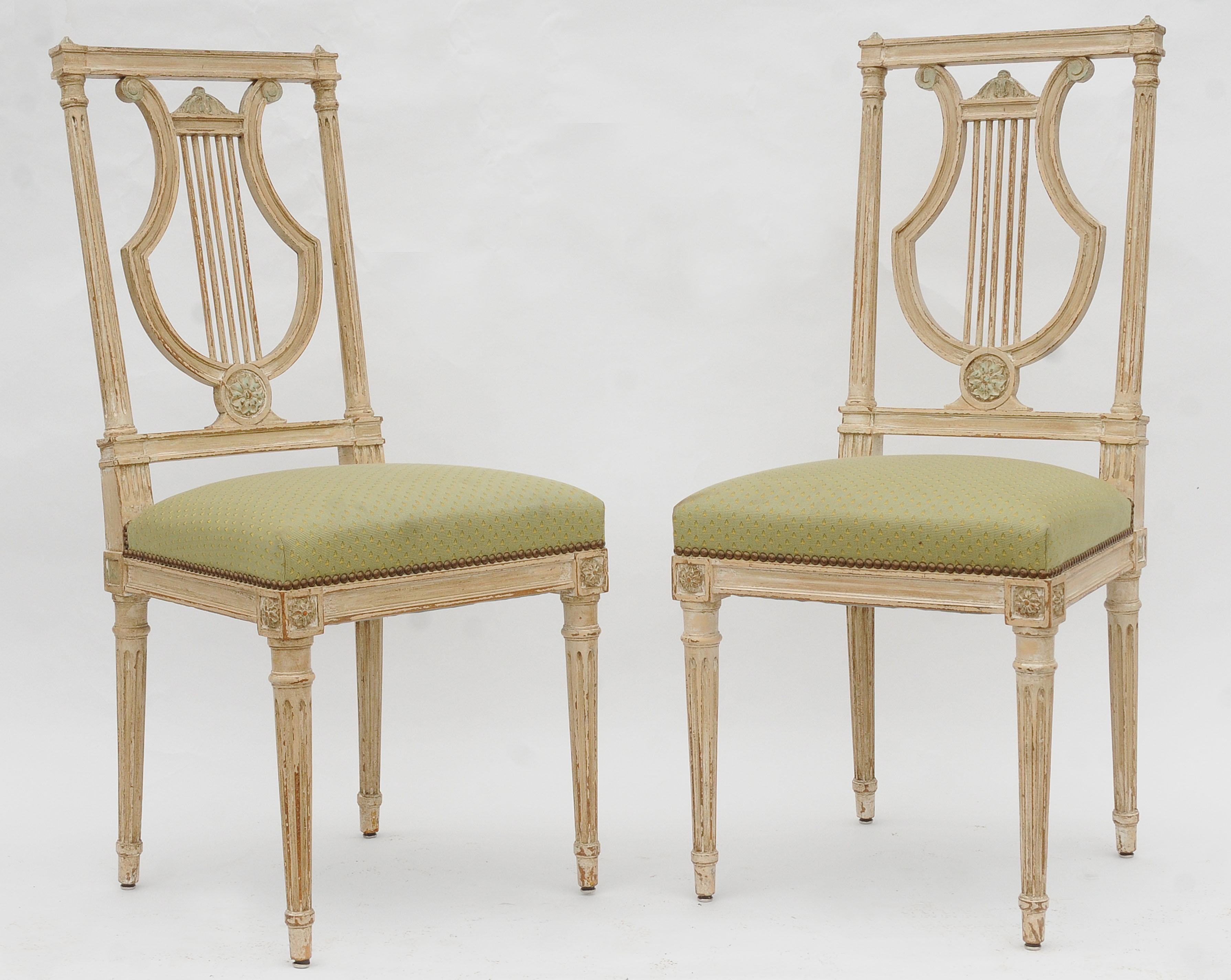Série de 4 chaises à dossier lyre