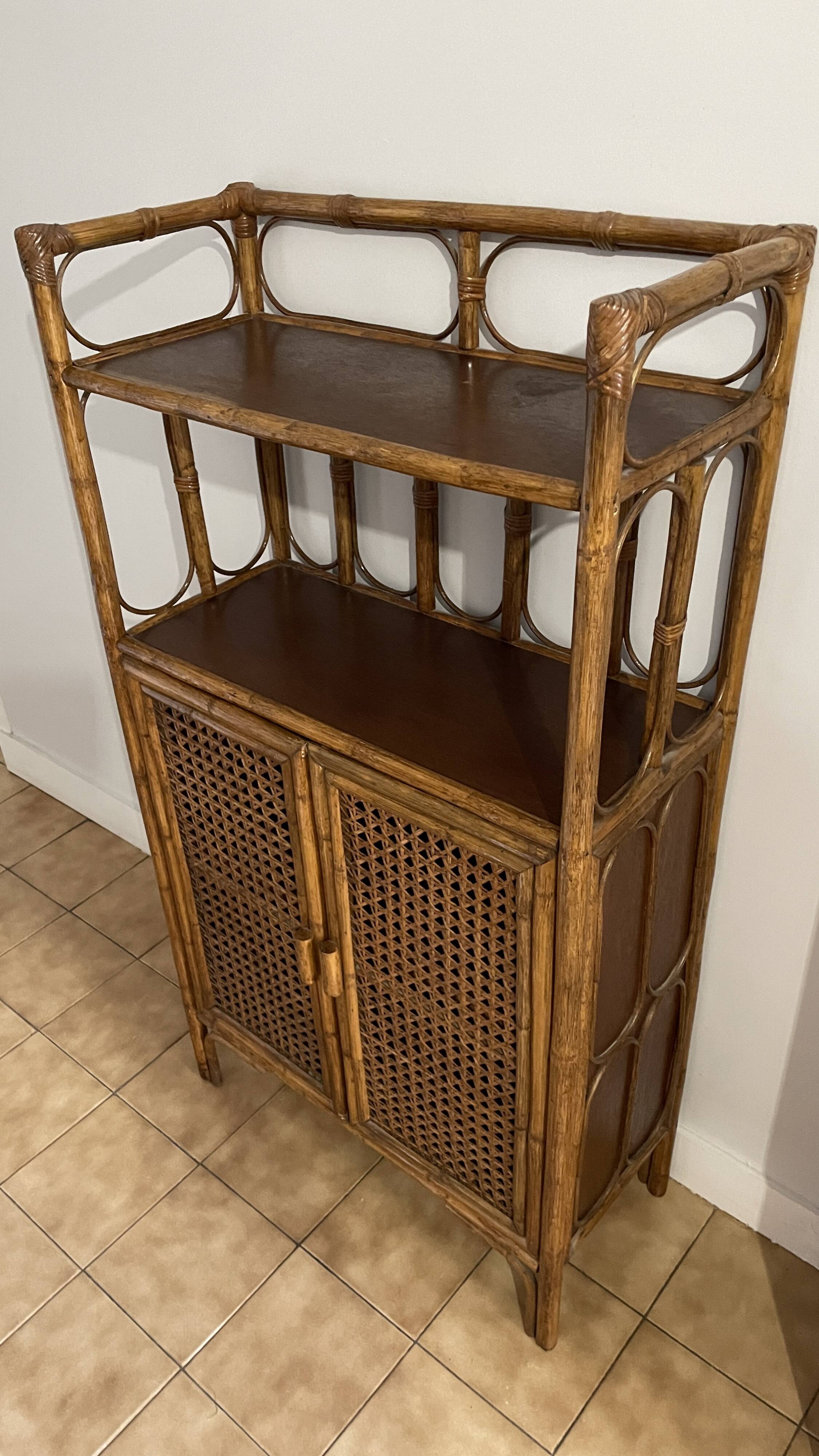 Shelf on wicker legs