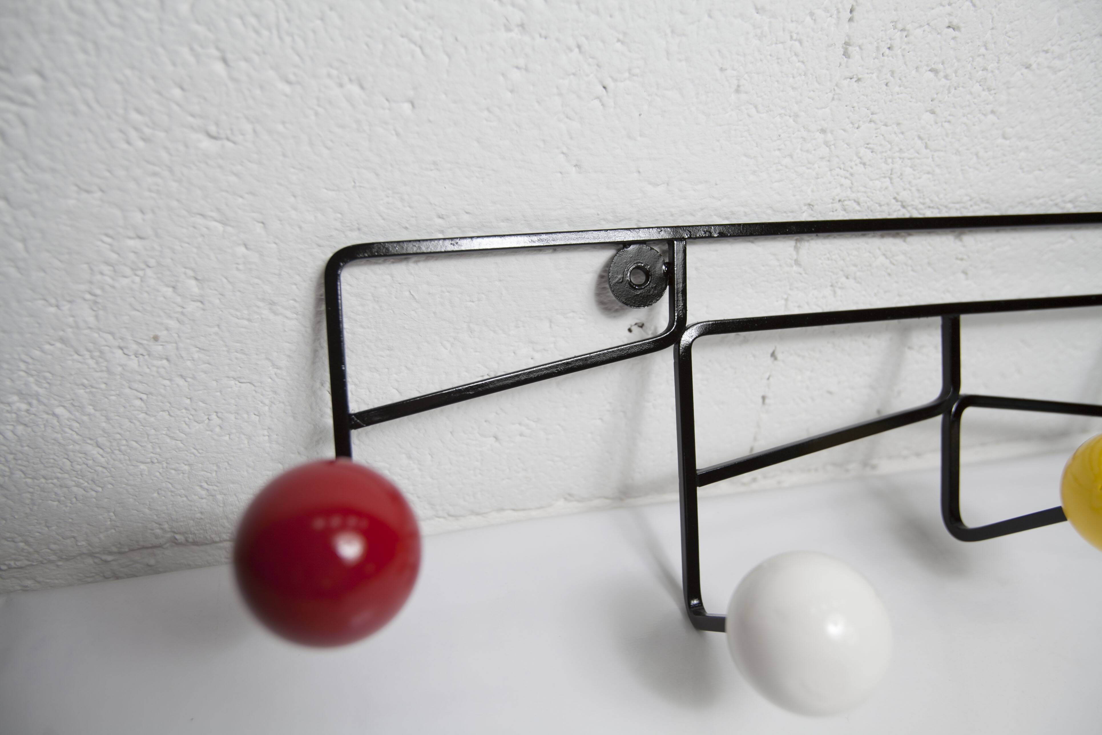 Portemanteaux mural 5 patères boules bois couleur et métal 1950