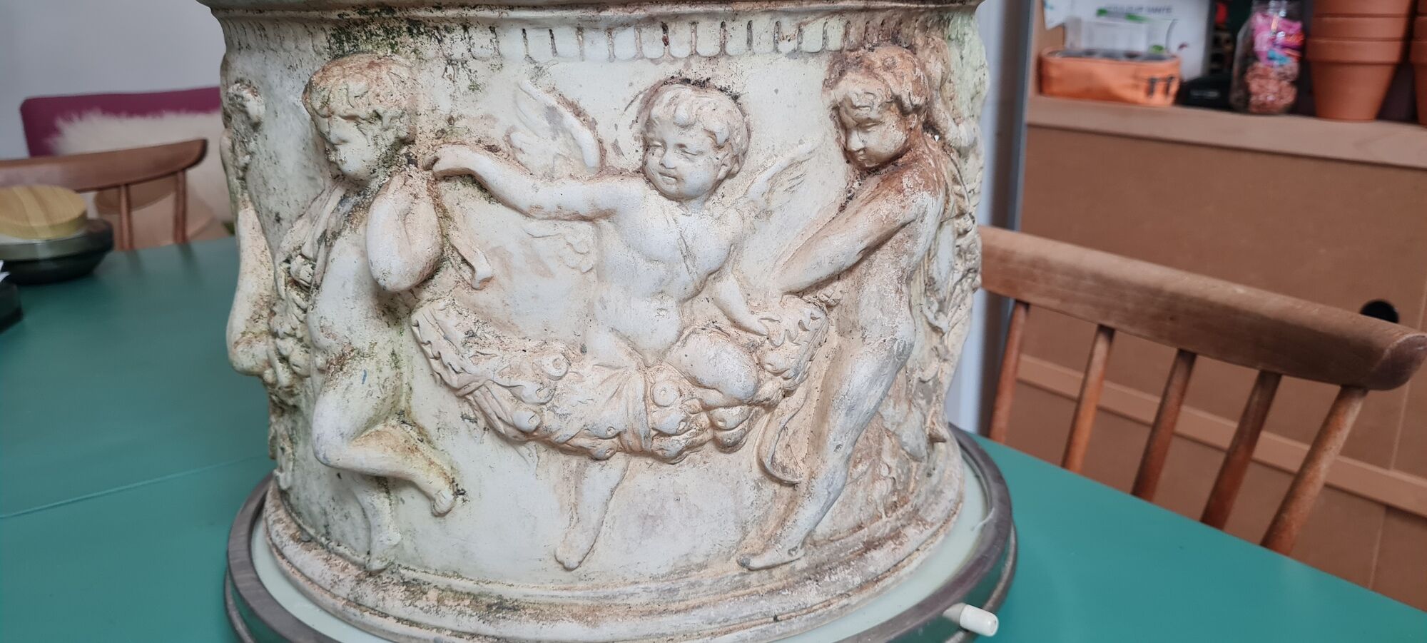 Round white stone pot cover with a farandole of angels