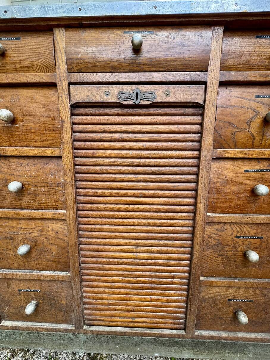 Meuble banque ou comptoir de métier a tiroirs et autres de Pharmacie