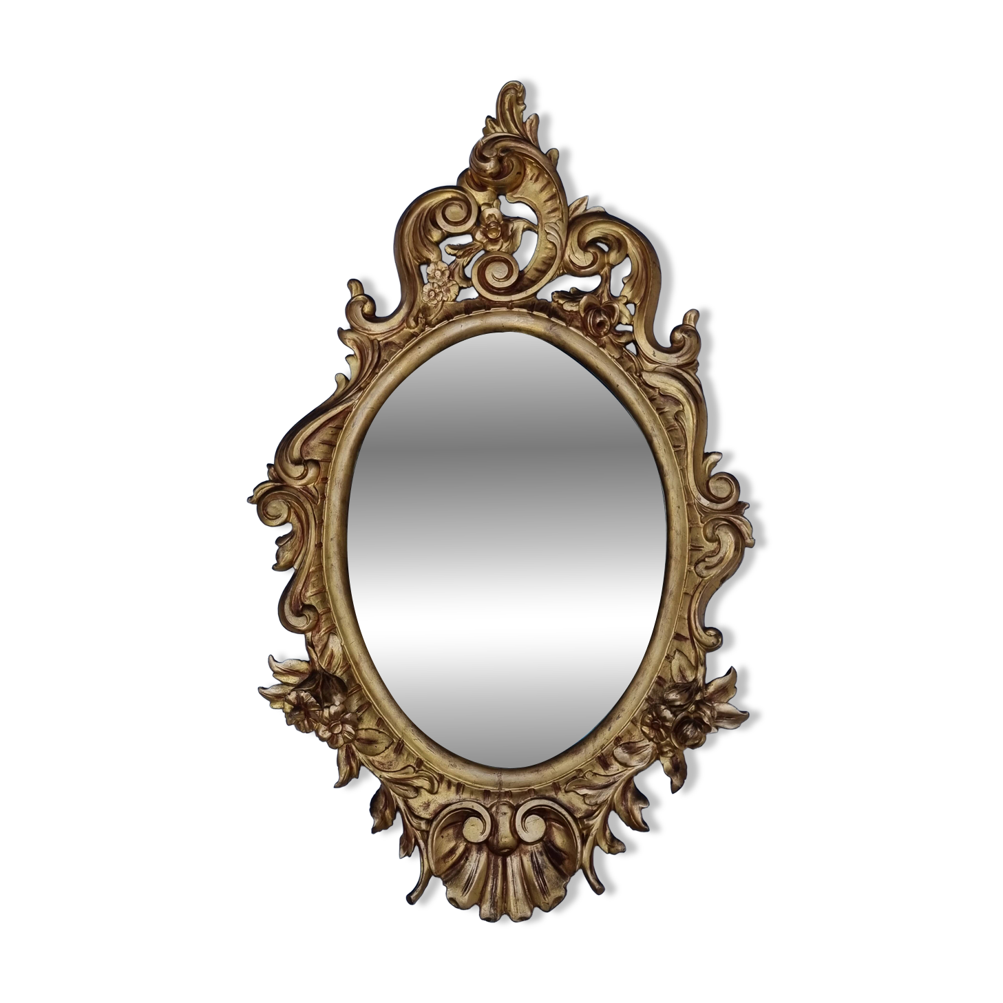 Large oval gold mirror, Louis XV rococo style, late 19th century, 114 x 66 cm.