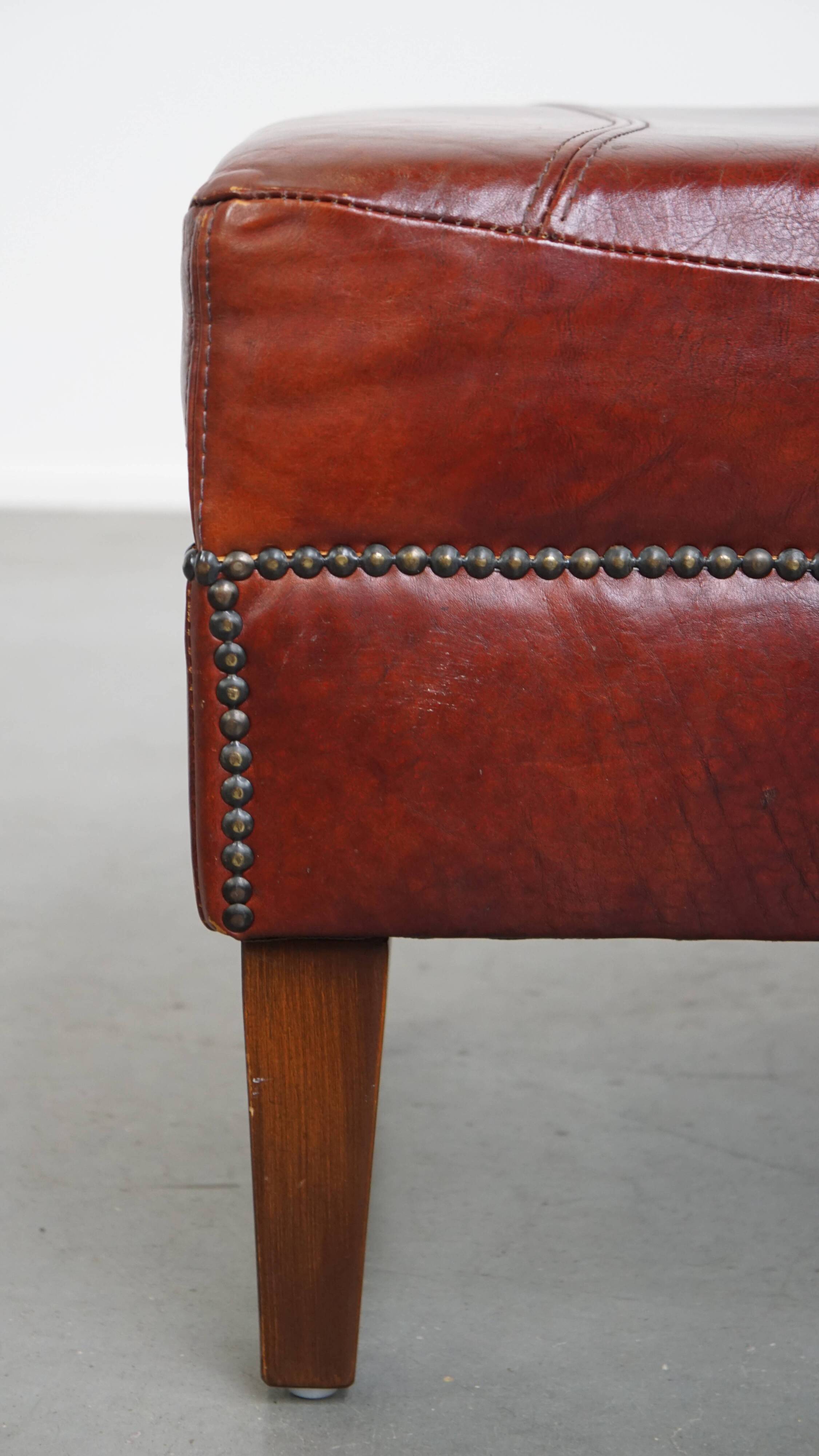 Ottoman couleur cognac en cuir de vachette