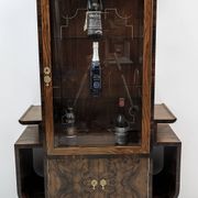 Art Dèco Italian Walnut Vitrines or Bar Display Cabinet, 1925