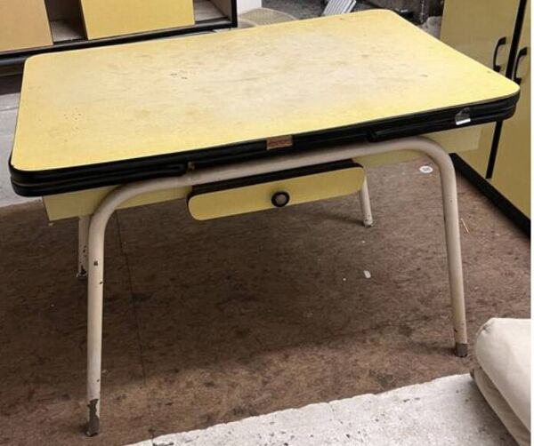 Table Formica jaune années 60