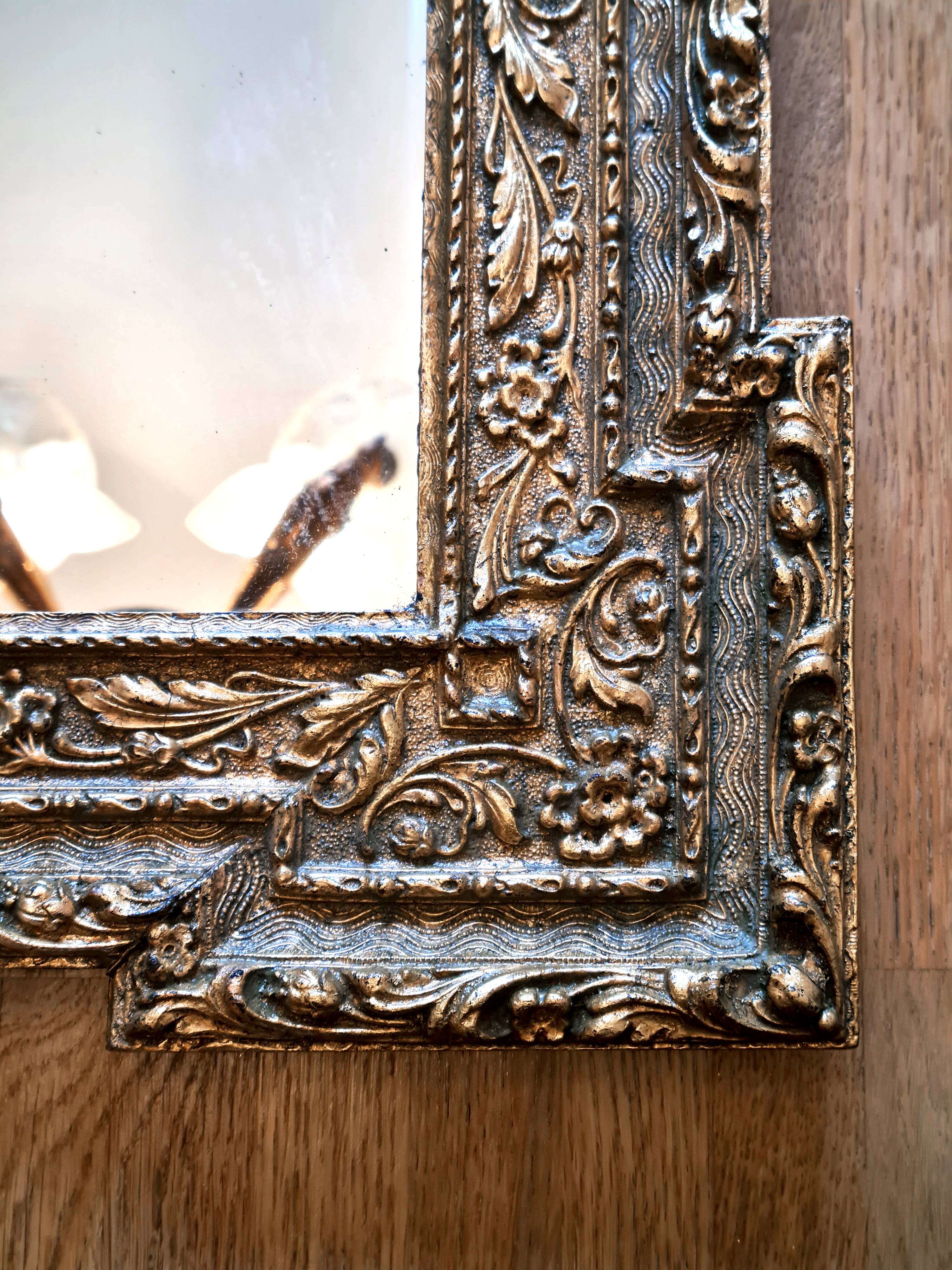 Antique gilded mirror "Ambroise" – timeless elegance and poetry