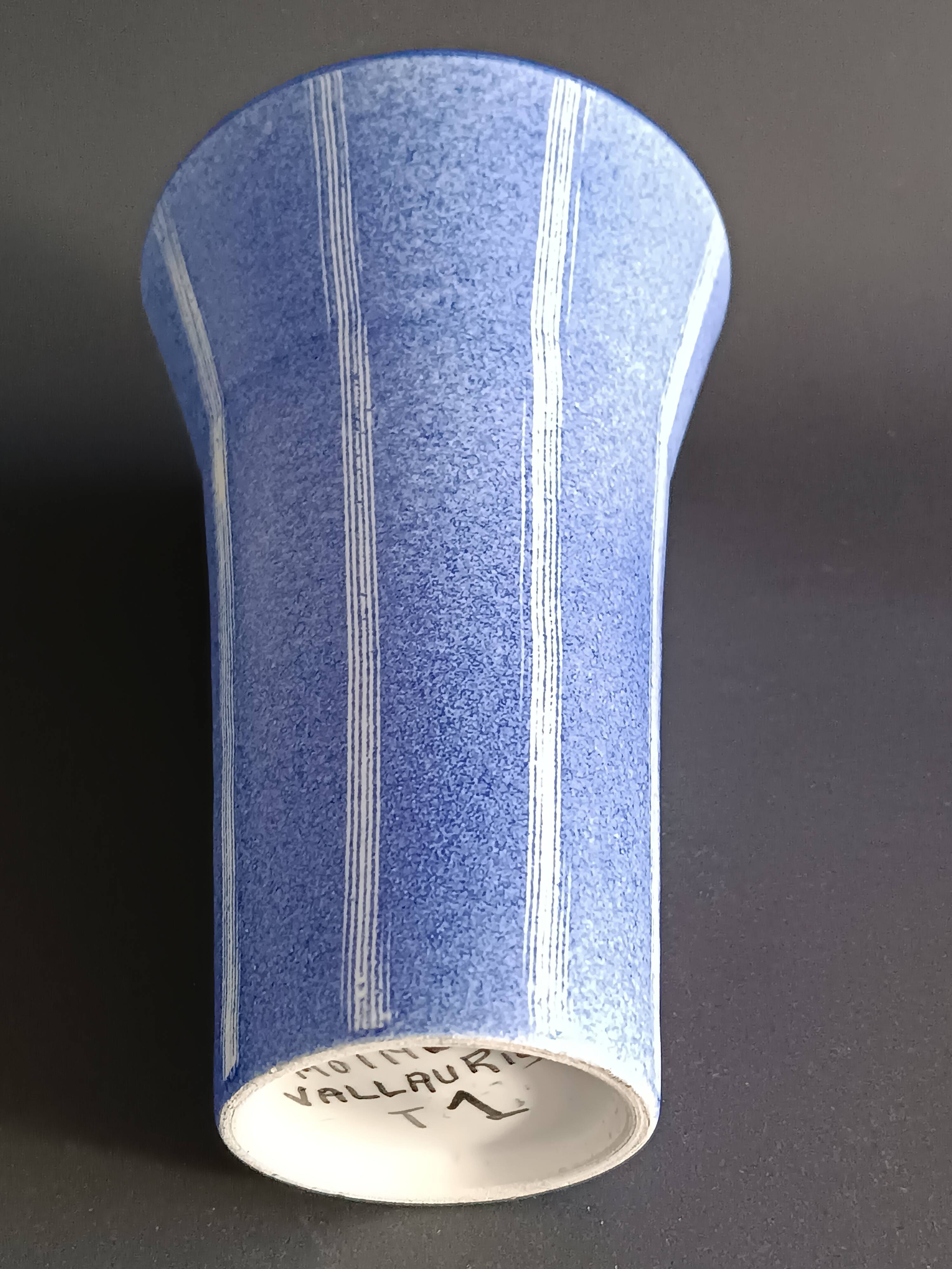 Vase cornet en céramique signé Moinet Vallauris 1960