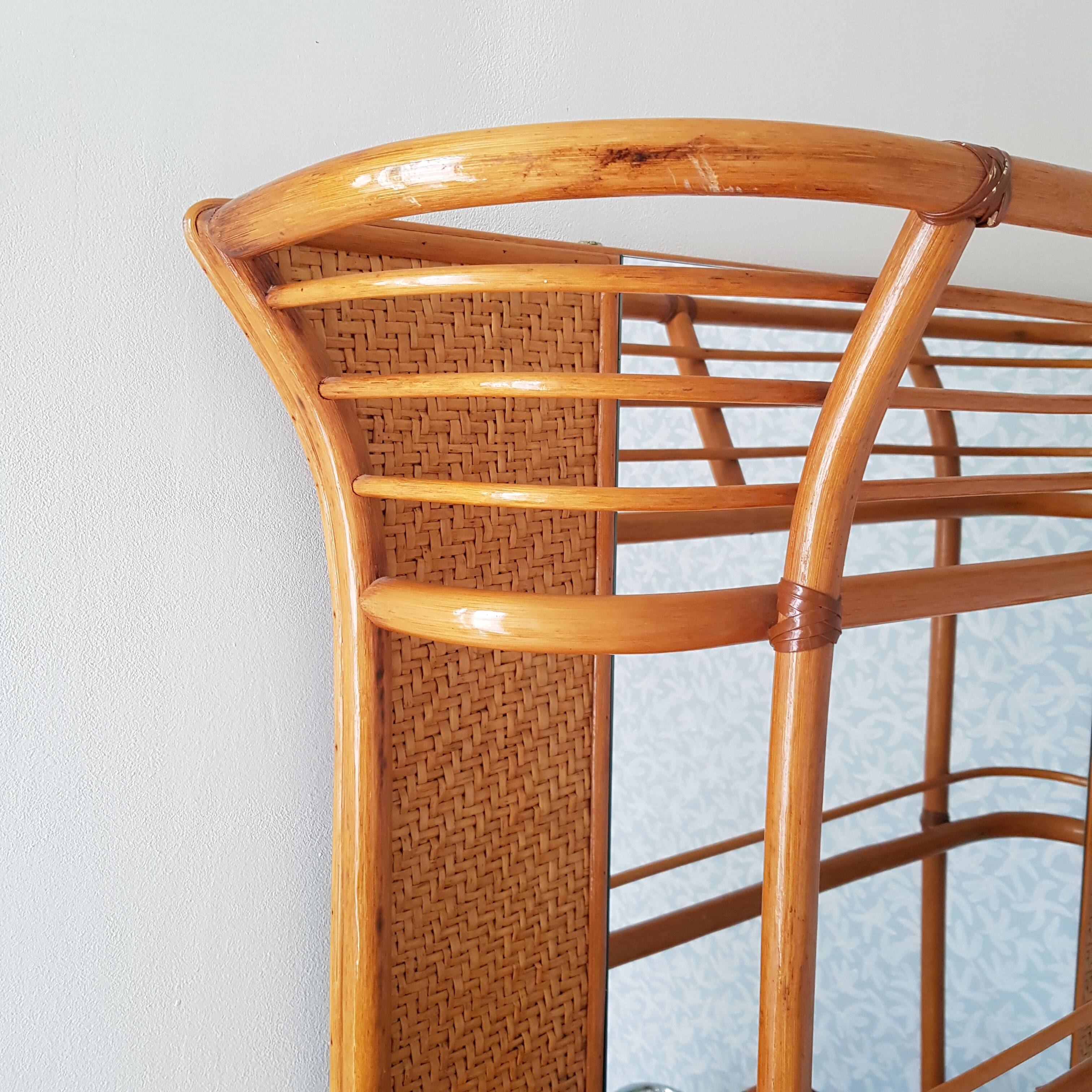 entrance mirror / hat rack