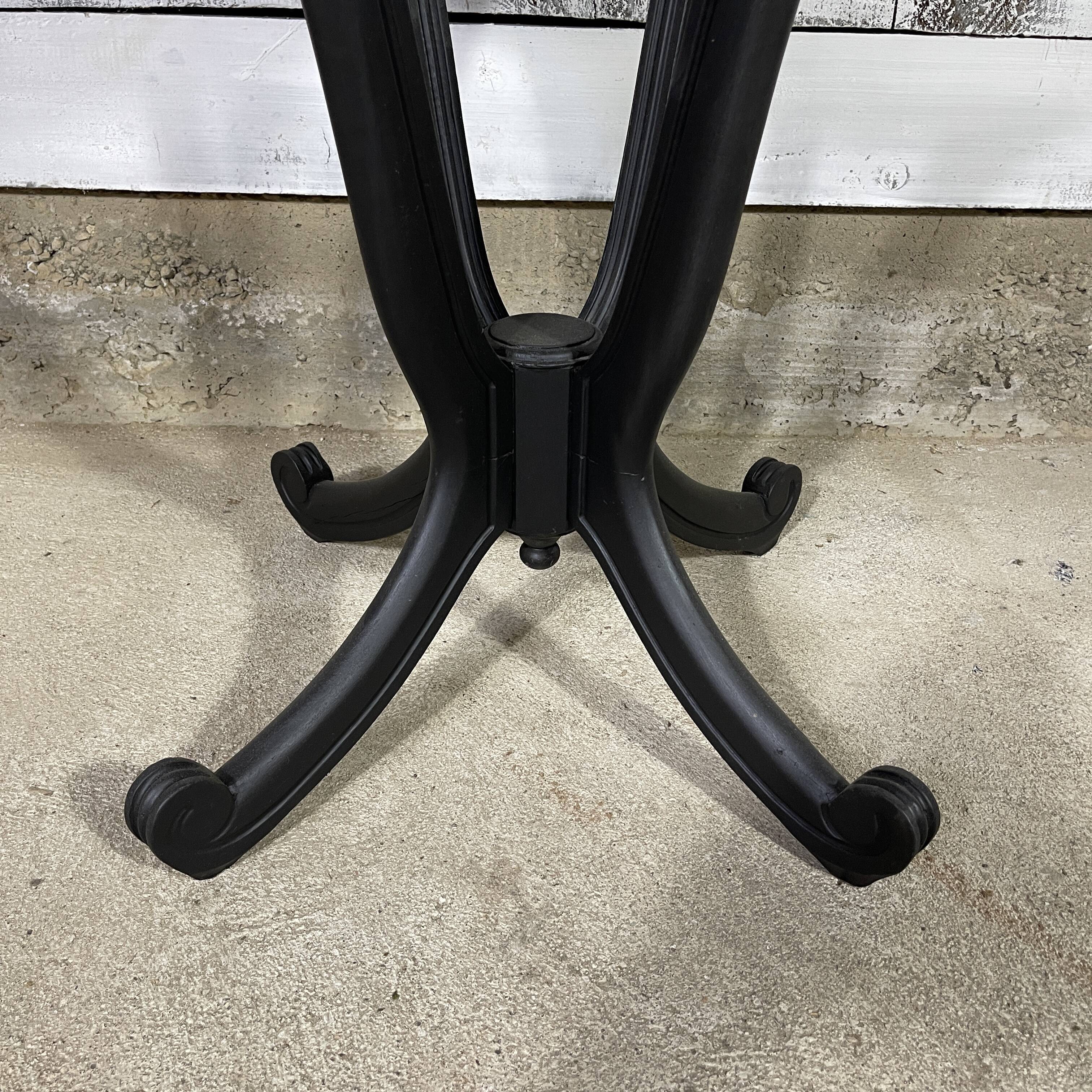 Guéridon noir mat