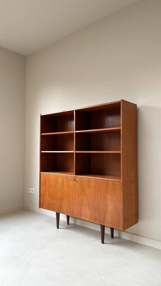 Vintage wooden cabinet / bookcase